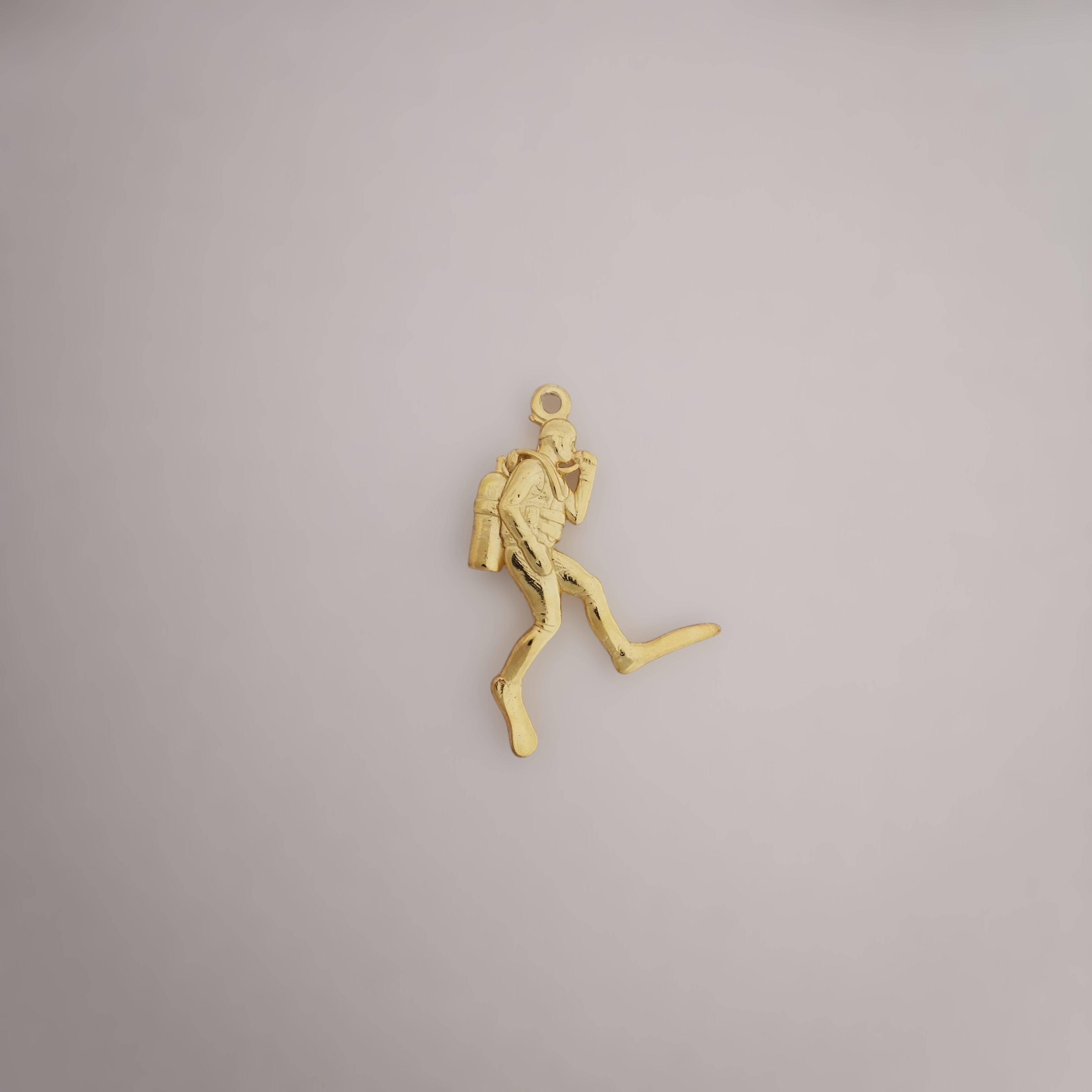 Scuba Diving Jewelry Pendant for Men and Women, Gold-Plated 925 Silver Gift – Handcrafted Diver Charm for Ocean Lovers & Athletes – Necklace