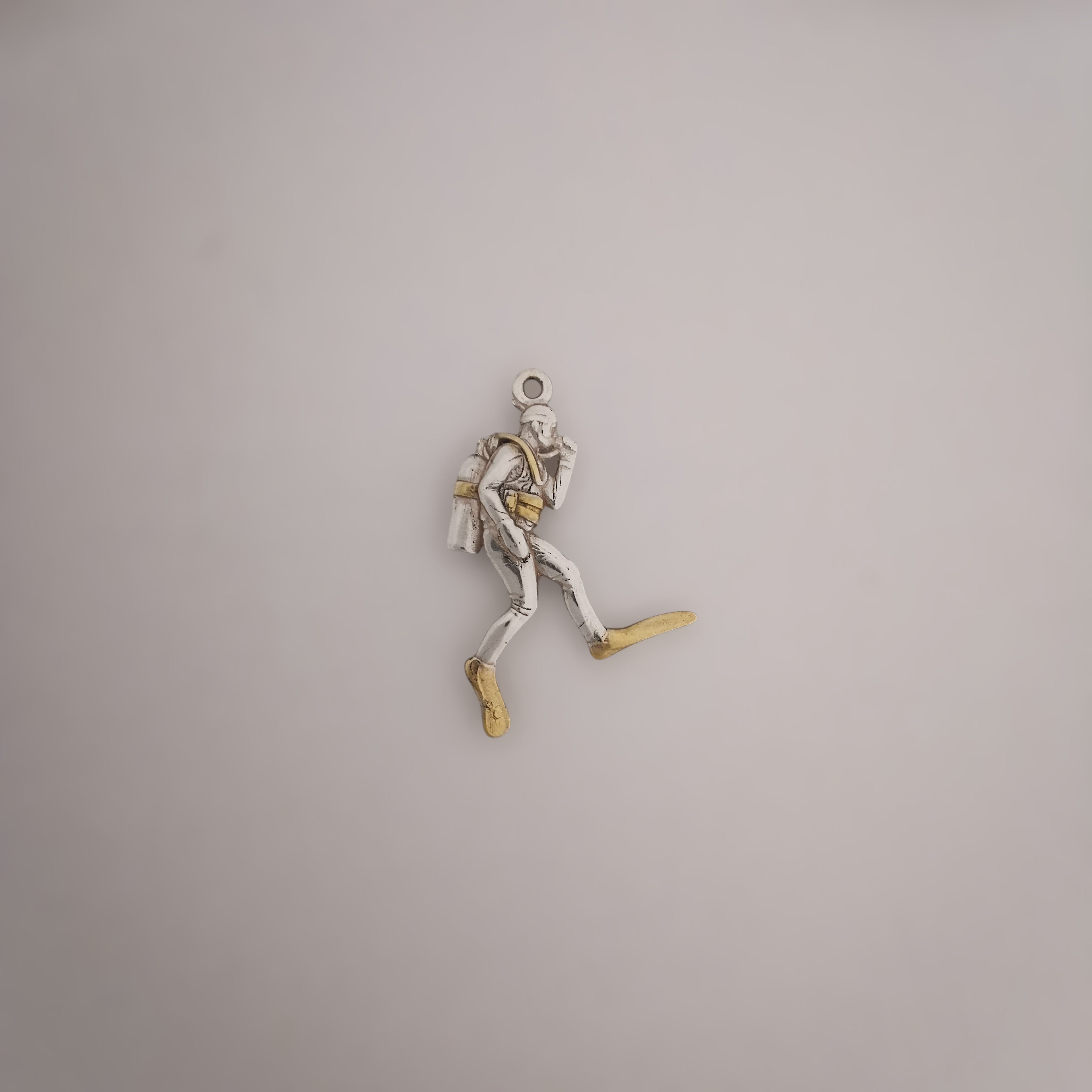 Scuba Diving Jewelry Pendant for Men and Women, Gold-Plated 925 Silver Gift – Handcrafted Diver Charm for Ocean Lovers & Athletes – Necklace