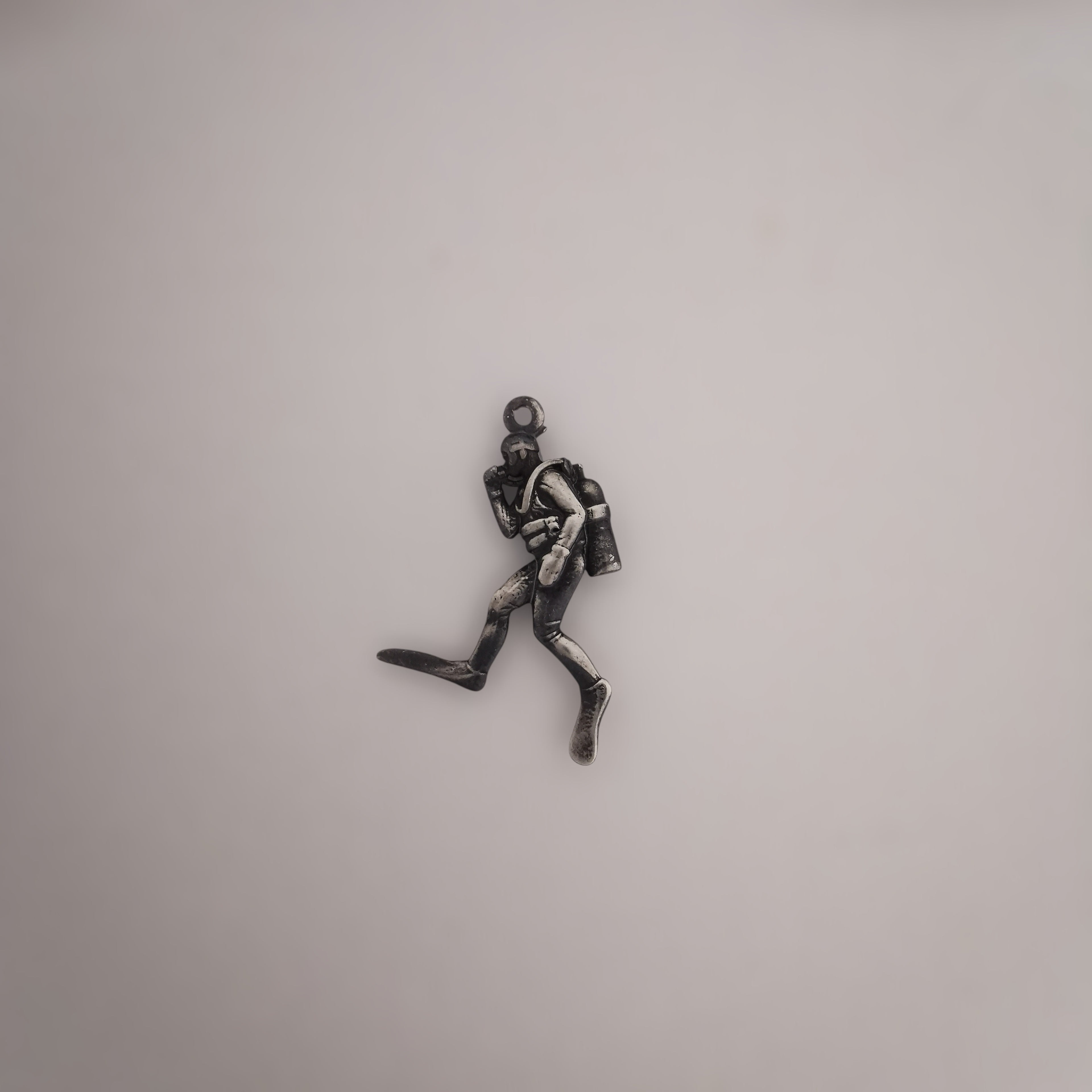 Scuba Diving Jewelry Pendant for Men and Women, Gold-Plated 925 Silver Gift – Handcrafted Diver Charm for Ocean Lovers & Athletes – Necklace