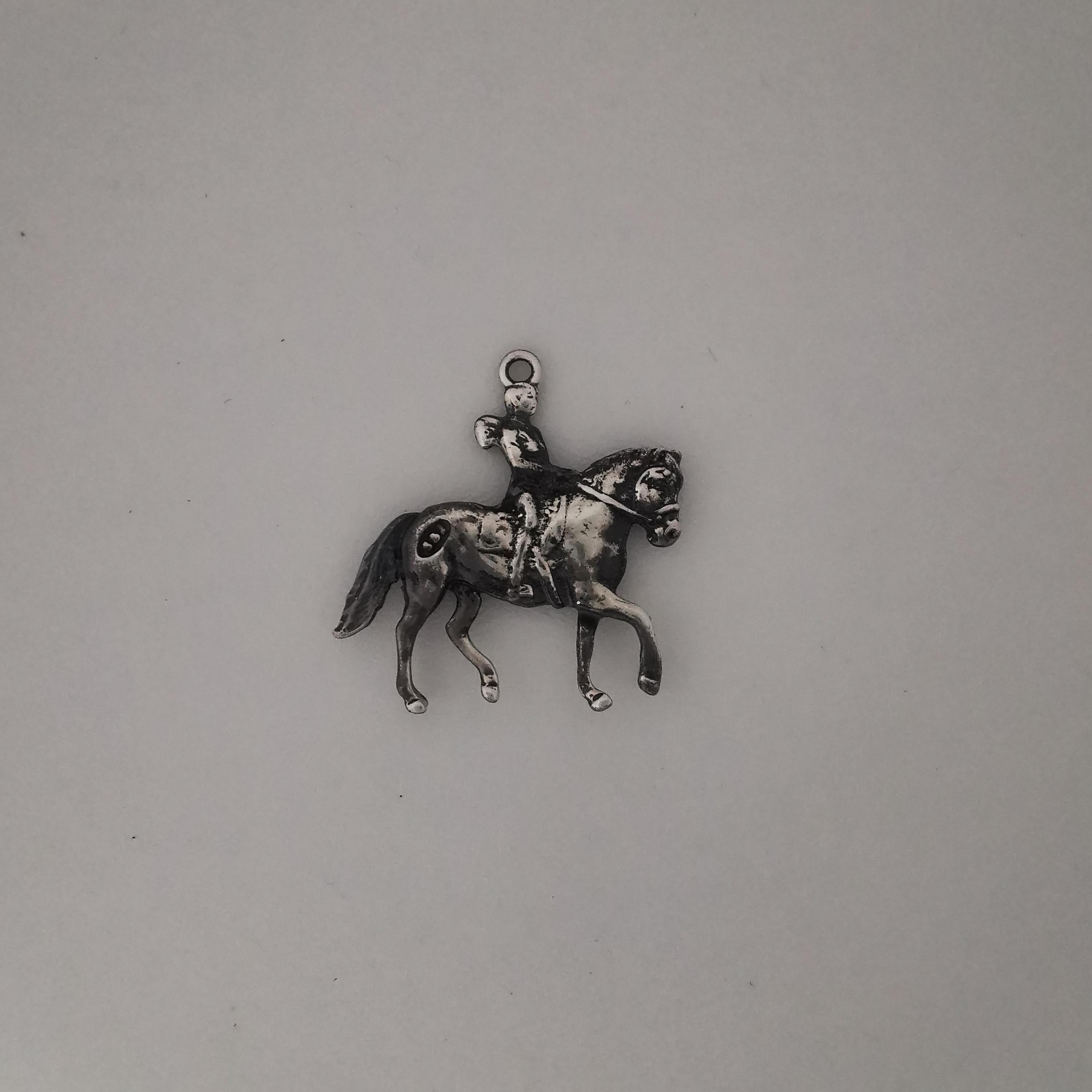Horse Jewelry Pendant for Women – Vintage Style 925 Silver Gift – Classic Equestrian Sports Accessory for Riders – Necklace