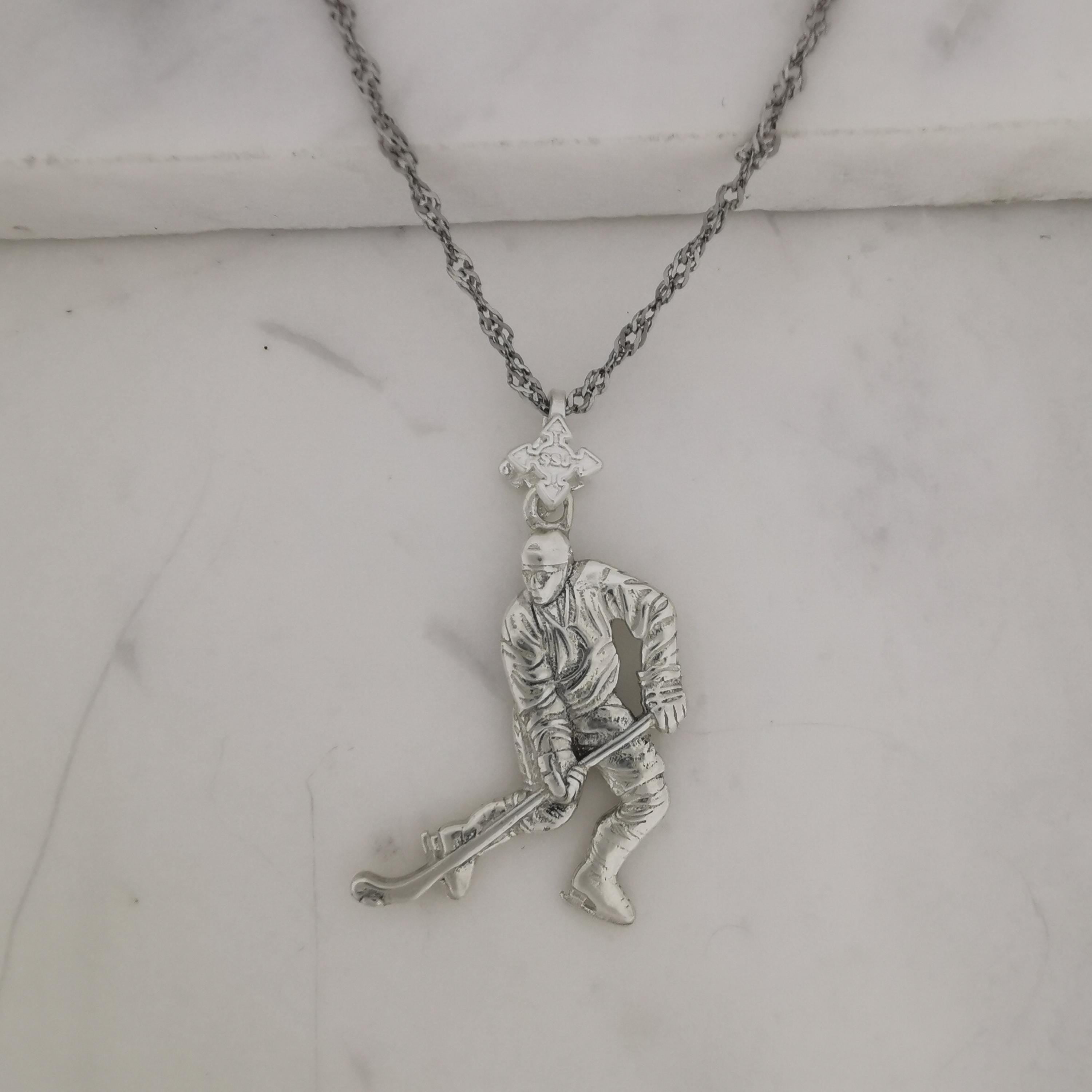 Ice Hockey Jewelry Pendant for Men – Classic Silver 925 Gift – Handcrafted Sports Accessory for Players and Coaches – Necklace