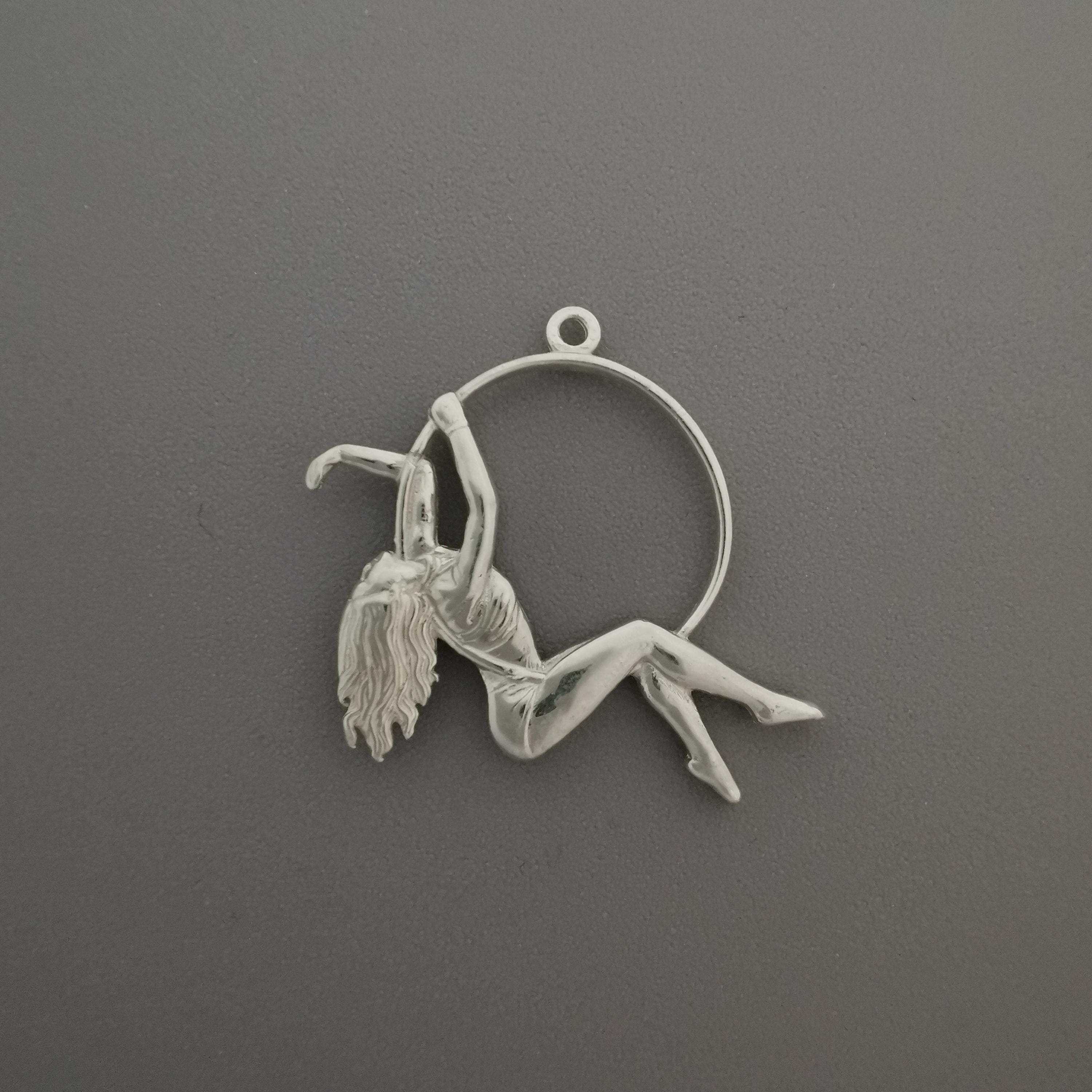 Aerial Hoop Jewelry Pendant for Women – Classic 925 Silver Gift – Elegant Sports Accessory for Movement Lovers – Necklace