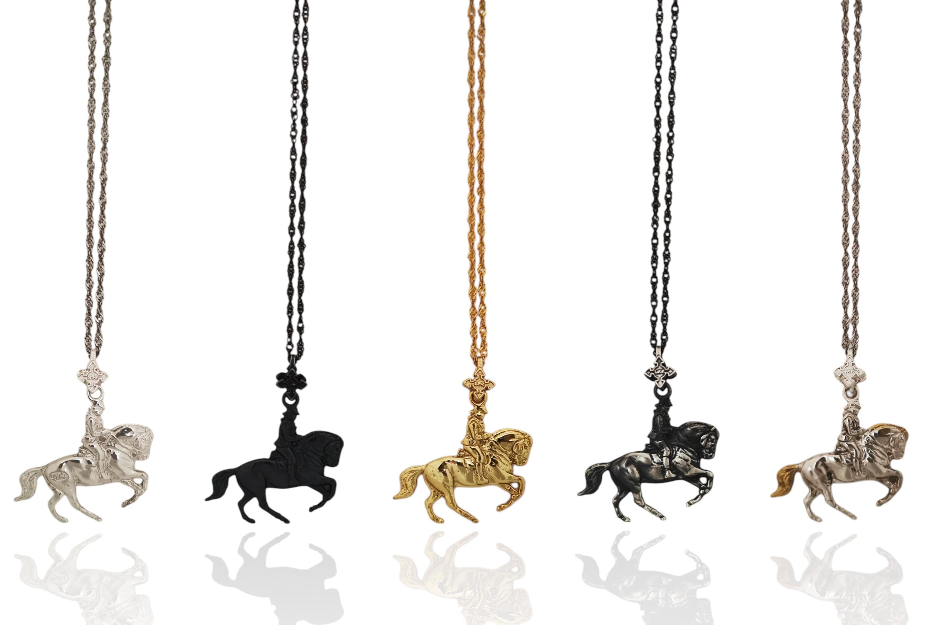 Dressage Jewelry Pendant for Men – Silver with Partial Gold Plating 925 Gift – Equestrian Accessory for Riders and Horse Sport – Necklace