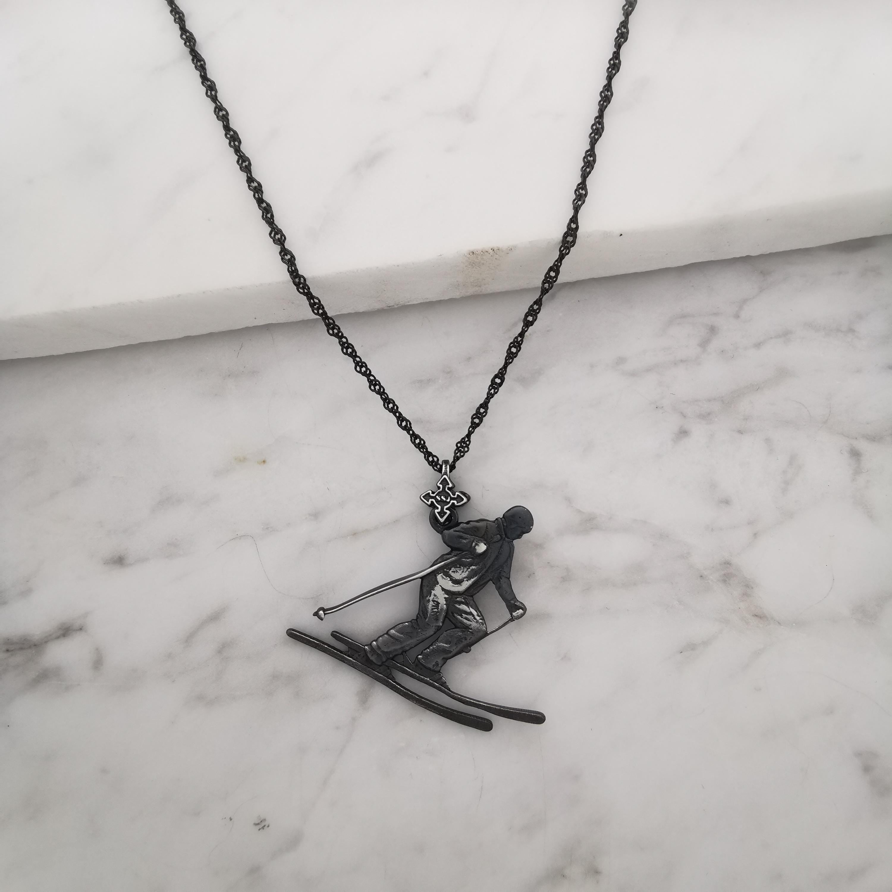 Skiing Jewelry Pendant for Women & Men – Vintage Style 925 Silver Sports Charm – Handcrafted Slalom and Freestyle Accessory – Necklace