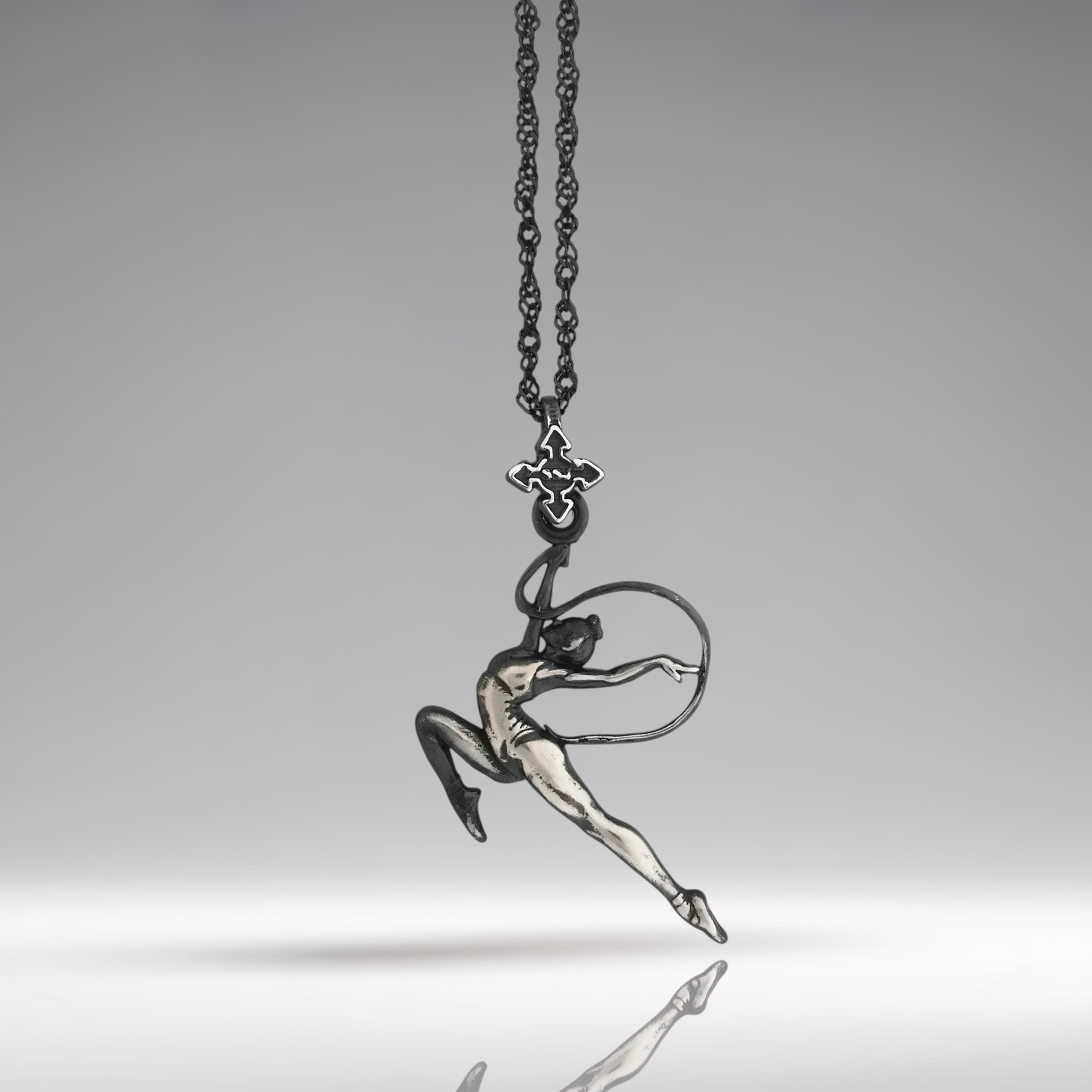 Rhythmic gymnastics pendant in Vintage Style 925 silver – elegant handcrafted jewelry for gymnasts, dancers, and artistic athletes who live to move.
🎁 Perfect gift for:
• Rhythmic gymnasts, coaches, fans
• Girls, teen athletes, dancers
• Competition success, birthday, team spirit
