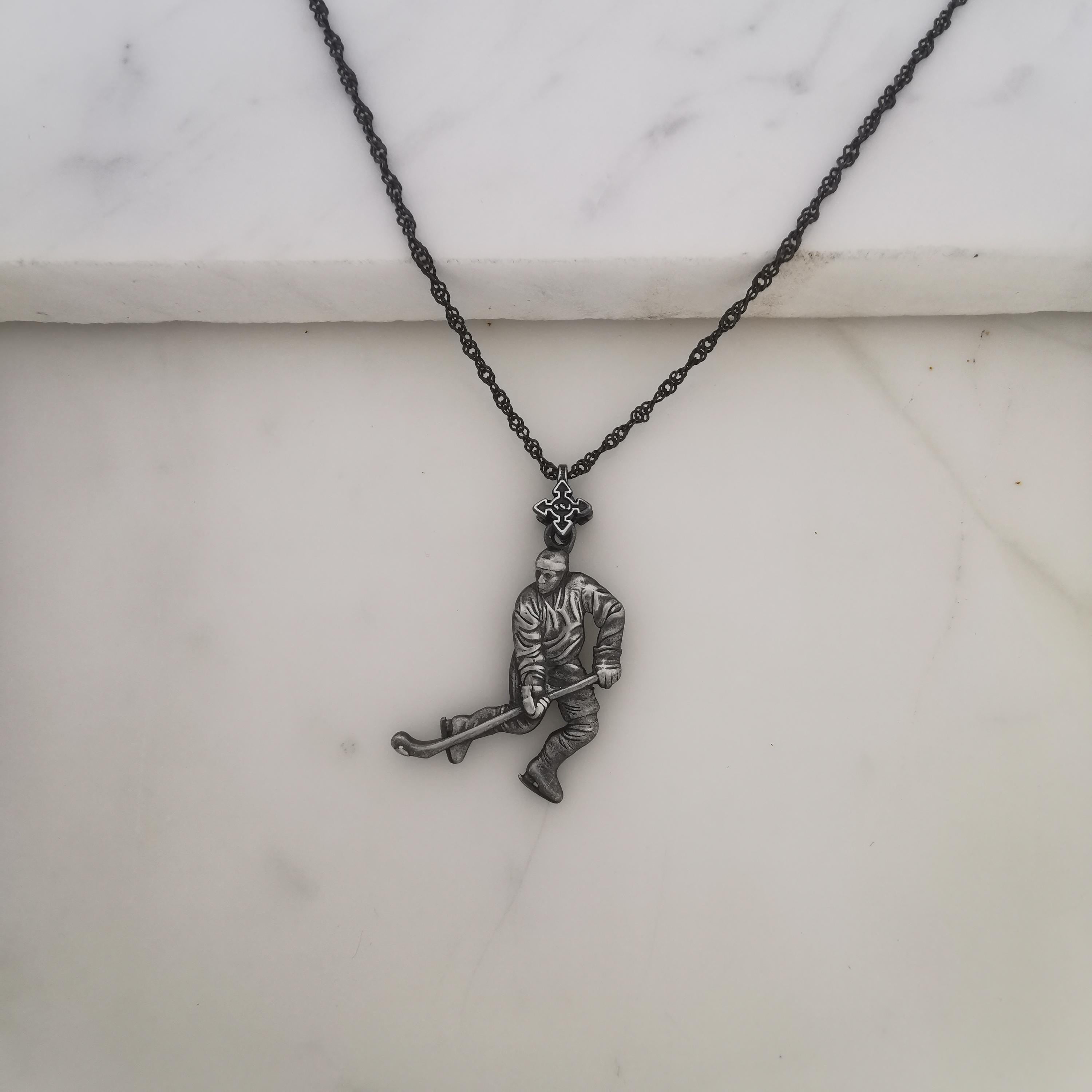 Ice Hockey Jewelry Pendant for Men – Vintage Style 925 Silver Gift – Handcrafted Sports Accessory for Players and Coaches – Necklace