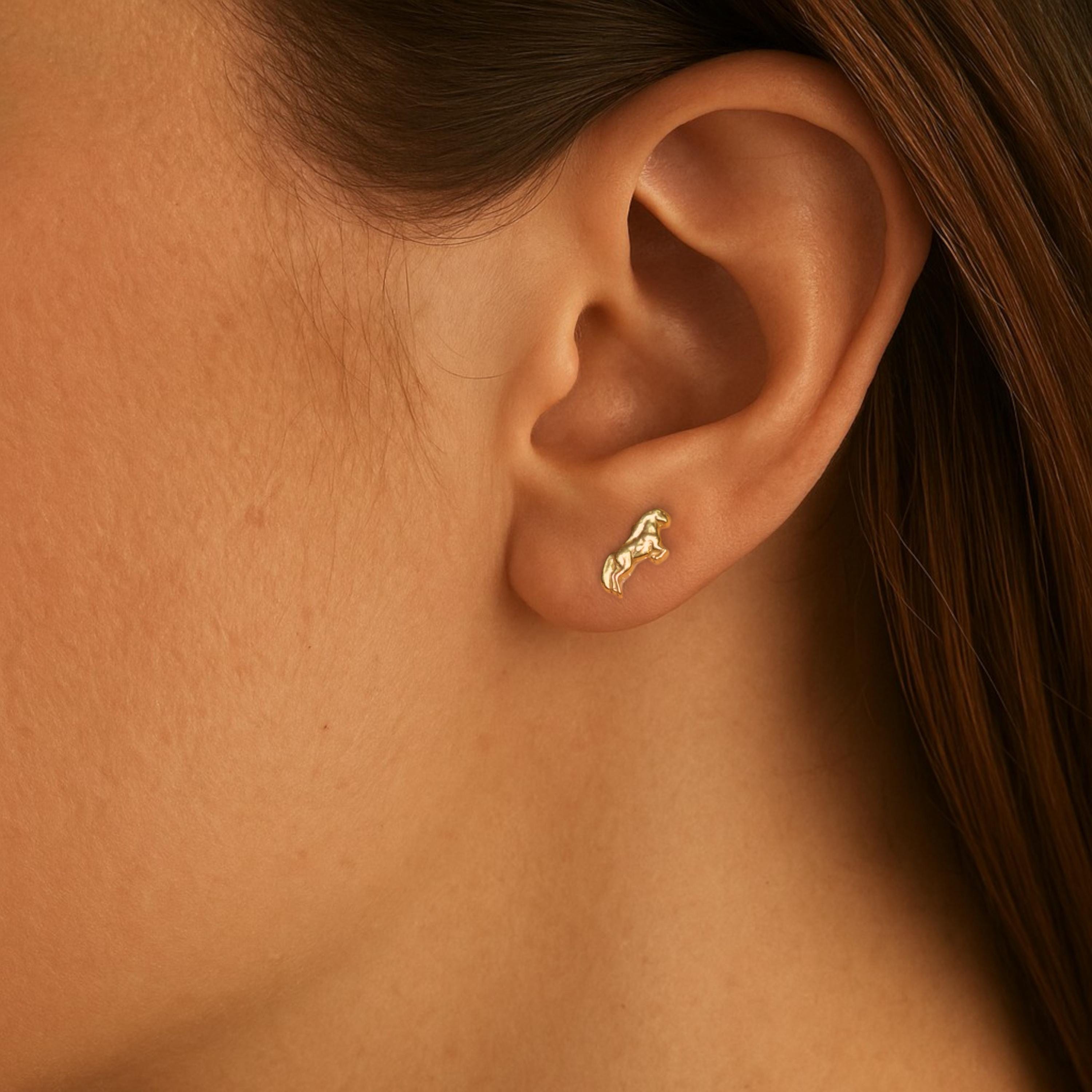 Gold Horse Stud Earrings – Minimalist Equestrian Jewelry in 925 Sterling Silver – Gift for Rider, Trainer, or Horse Lover