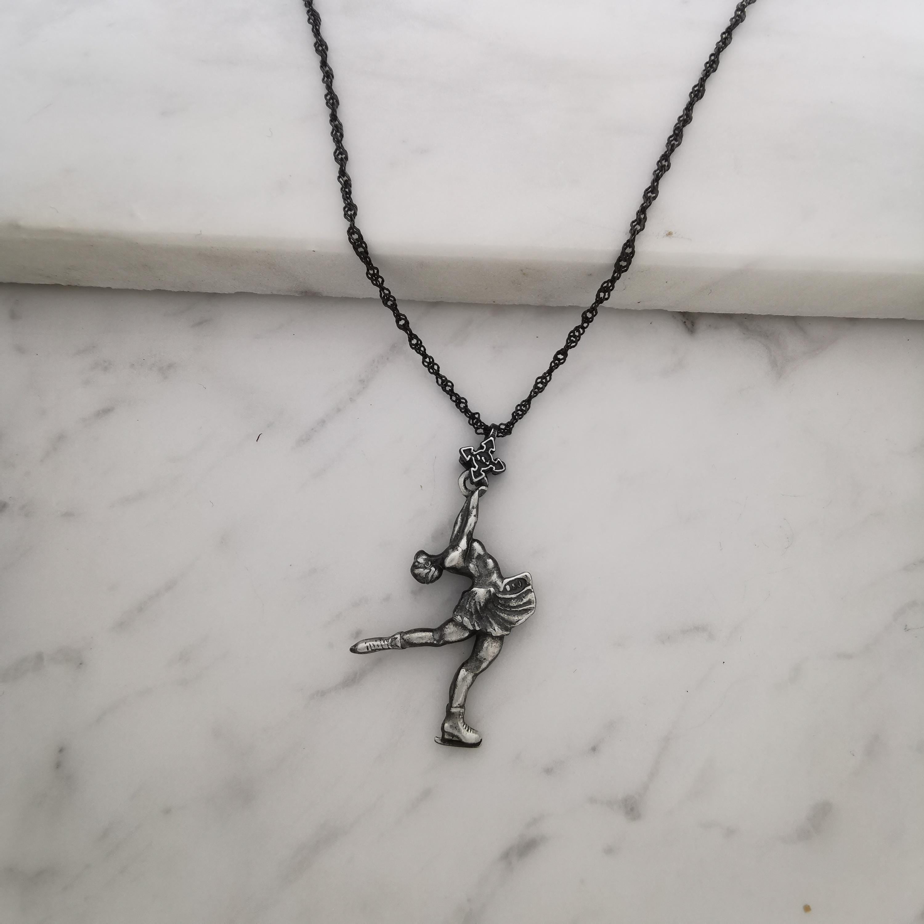 Figure Skating Jewelry Pendant for Women – Vintage Style 925 Silver Gift – Handcrafted Sport Charm for Ladies on Ice – Necklace