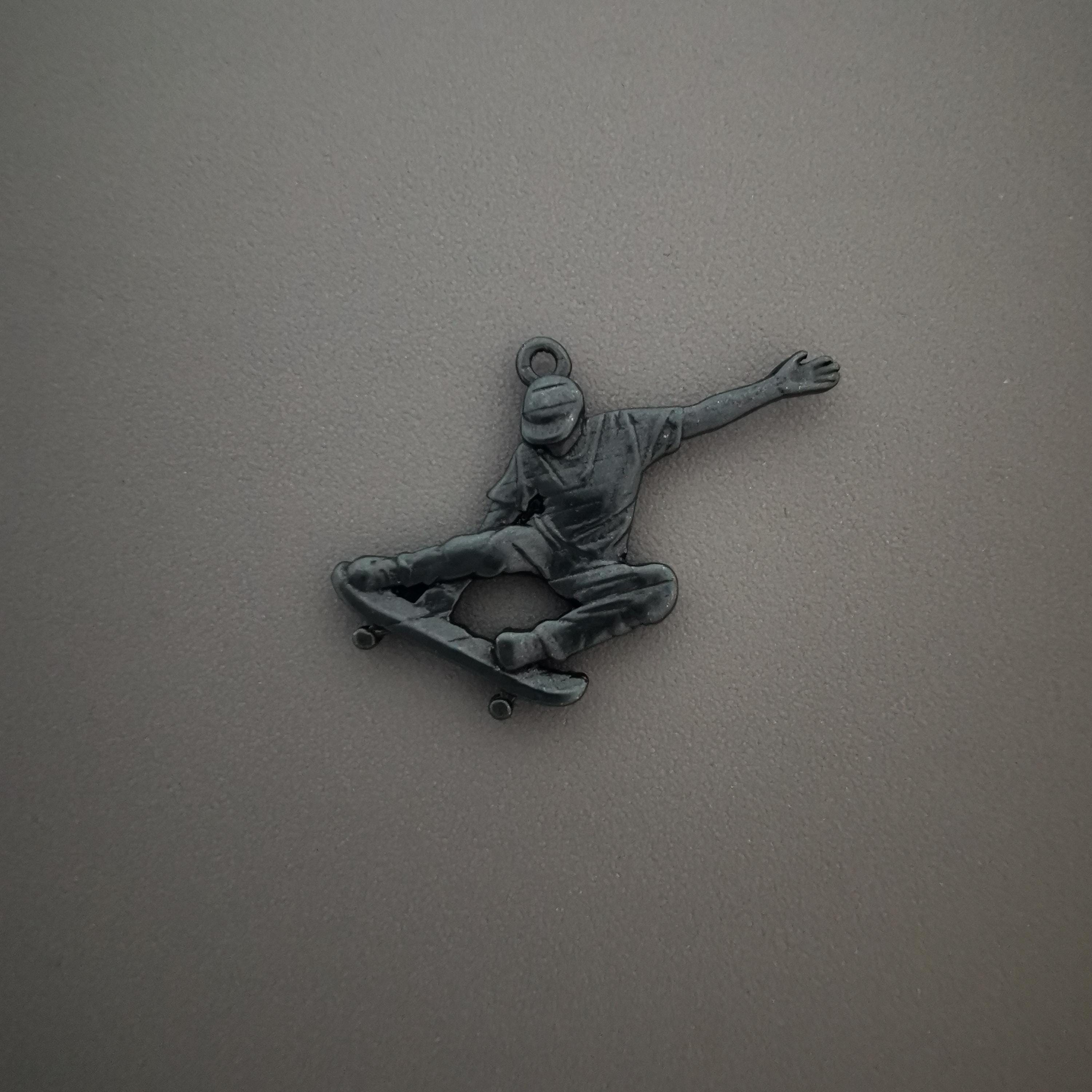 Skateboard Jewelry Pendant for Men – Oxidized Black 925 Silver Gift – Streetwear Sports Accessory for Skaters – Necklace