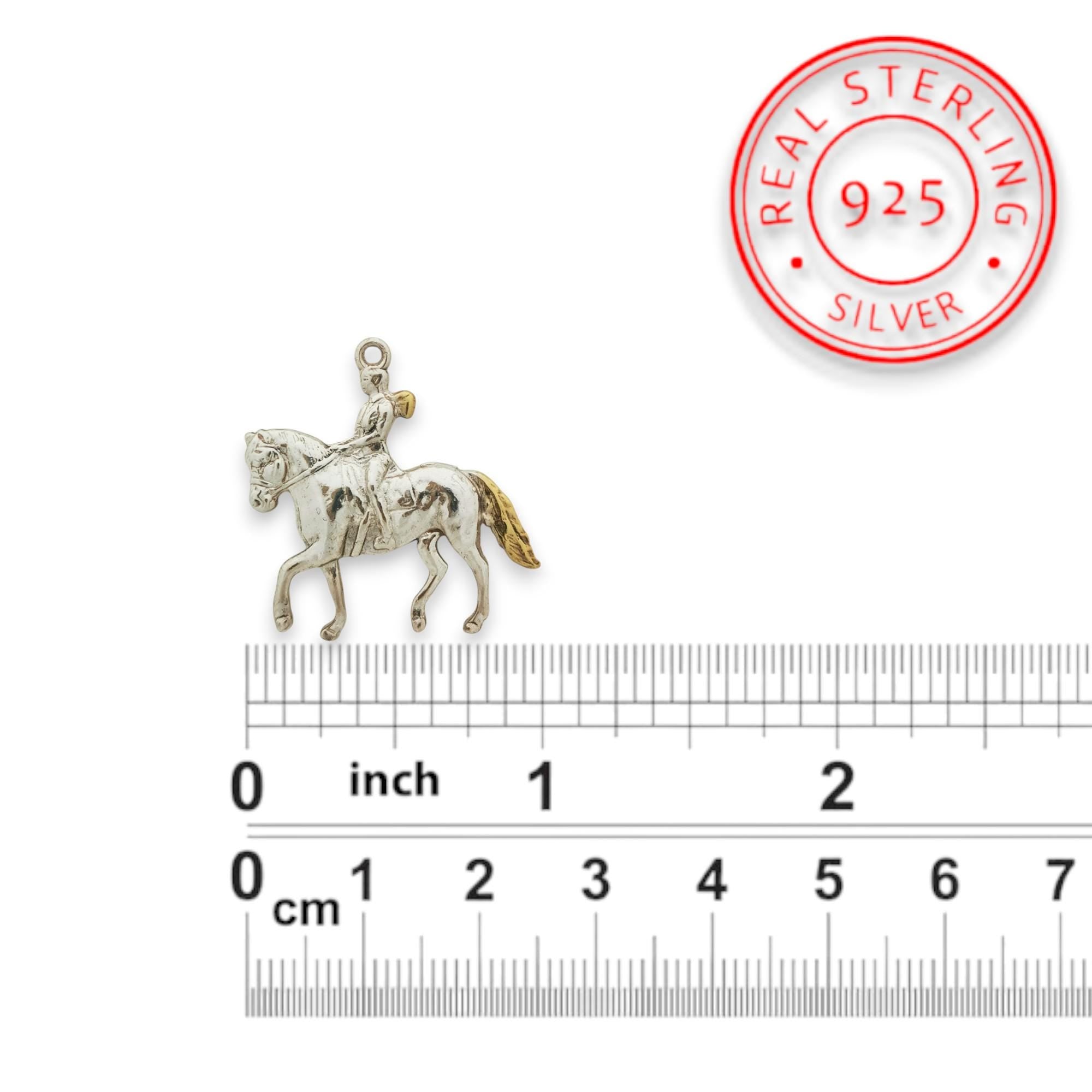 Equestrian Jewelry Pendant for Women – Silver with Gold Detail 925 Gift – Elegant Sports Accessory for Riders – Necklace