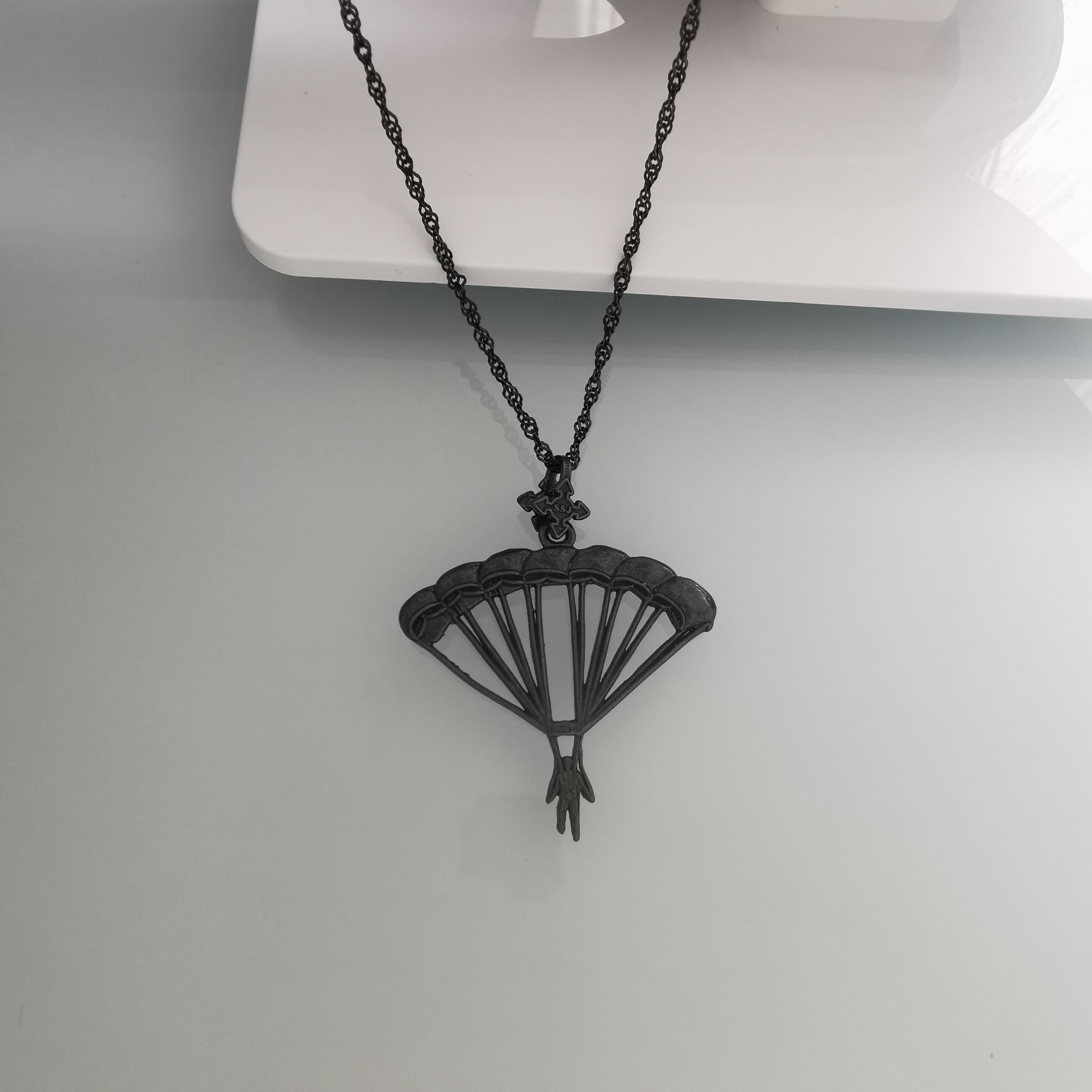 Skydiving Jewelry Pendant for Men and Women – Oxidized Black 925 Silver Gift – Handcrafted Sports Charm for Extreme Movement – Necklace