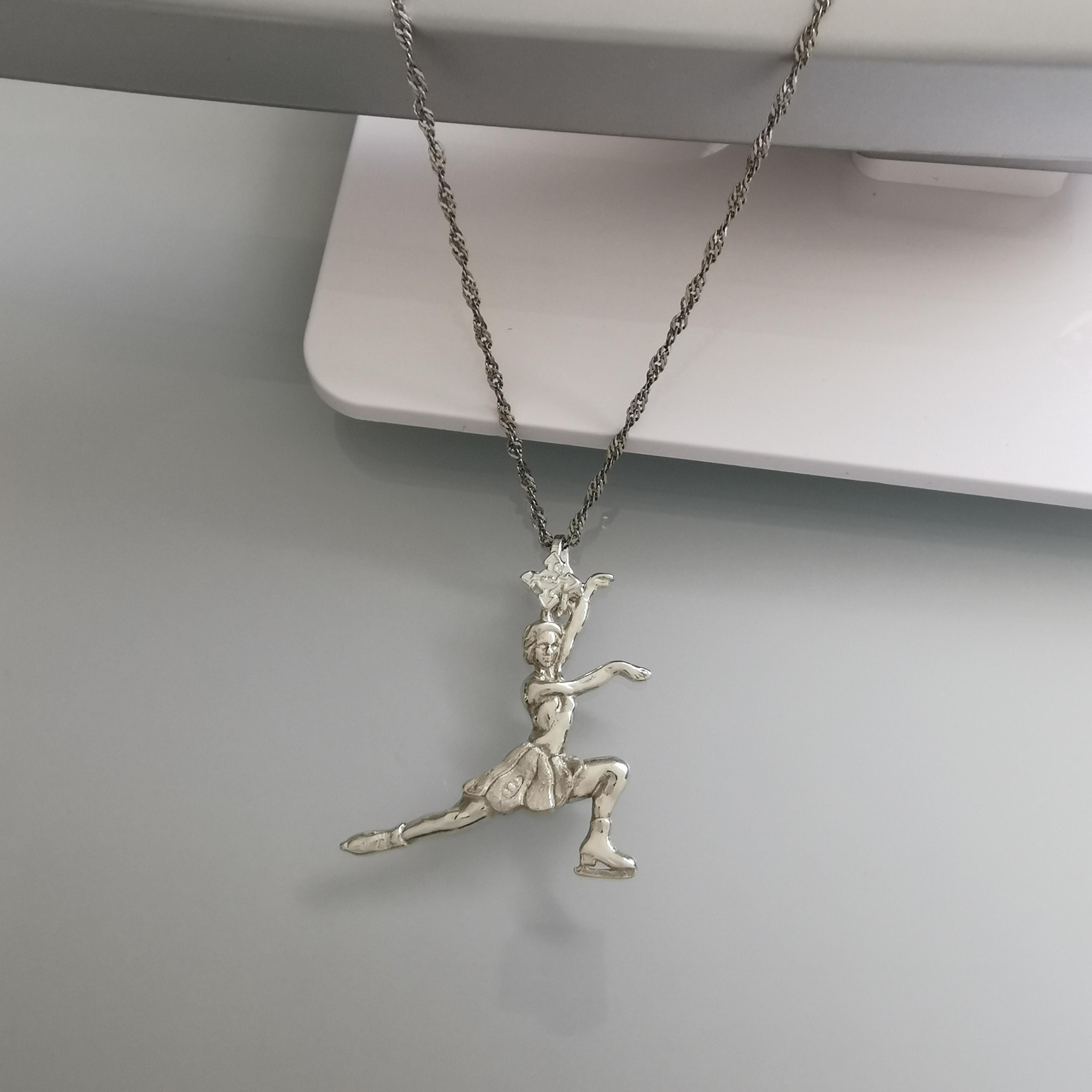 Figure Skating Pendant for Women – Classic Silver 925 Jewelry Gift – Handcrafted Sports Charm for Skaters, Coaches & Fans – Necklace