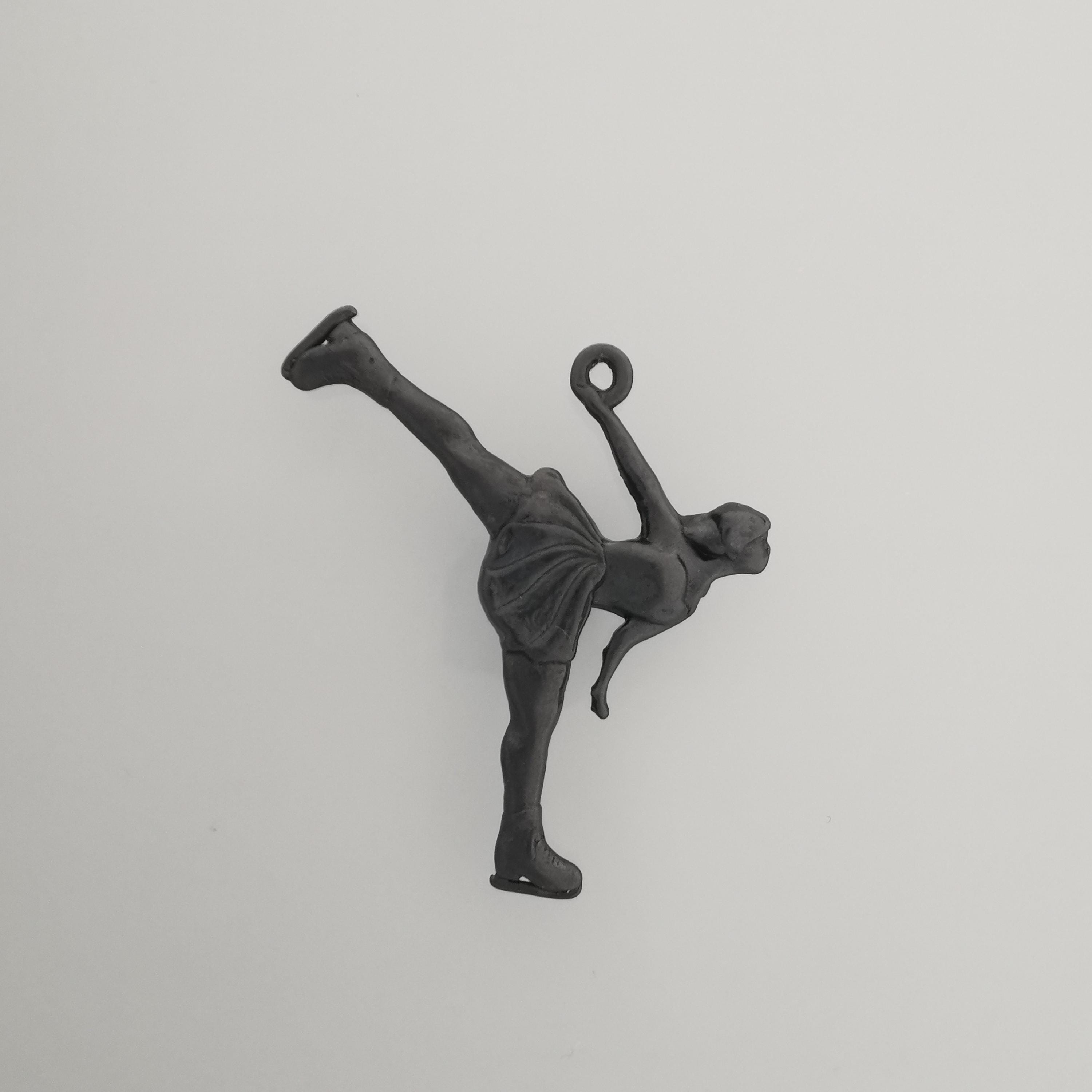 Figure Skating Jewelry Pendant for Women – Oxidized Black 925 Silver Gift – Handcrafted Sports Accessory for Teens – Necklace