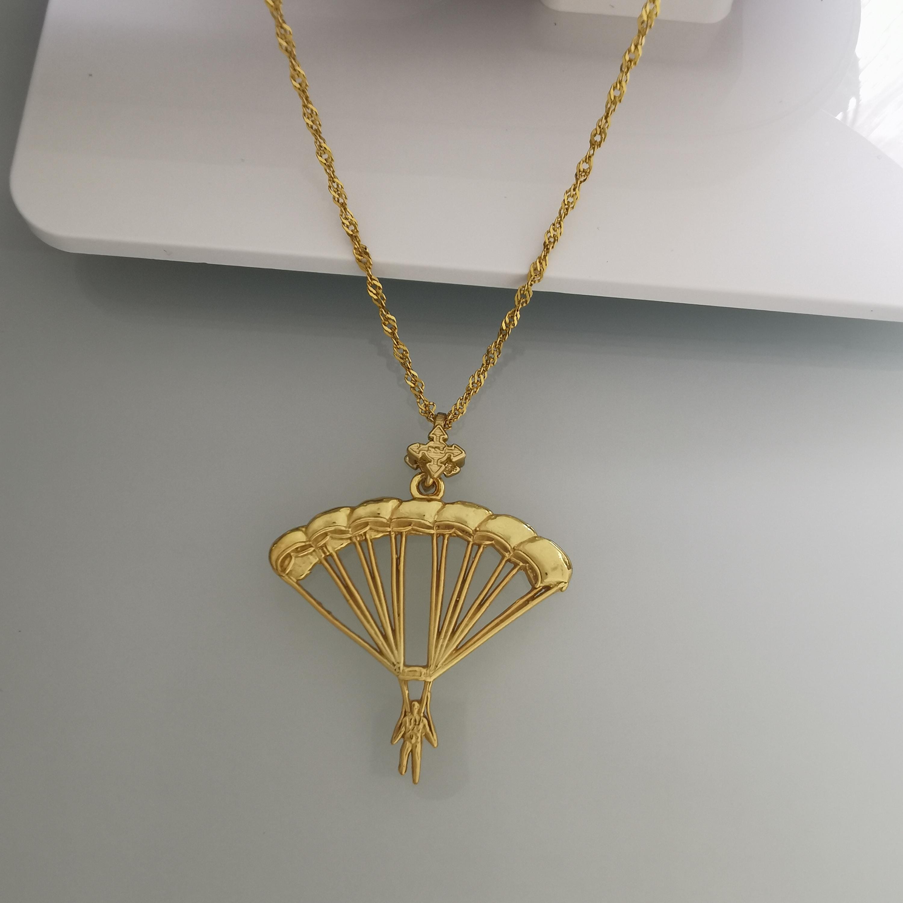 Skydiving Pendant for Men and Women – Gold-Plated 925 Silver Jewelry Gift – Handcrafted Sports Charm for Extreme Movement – Necklace
