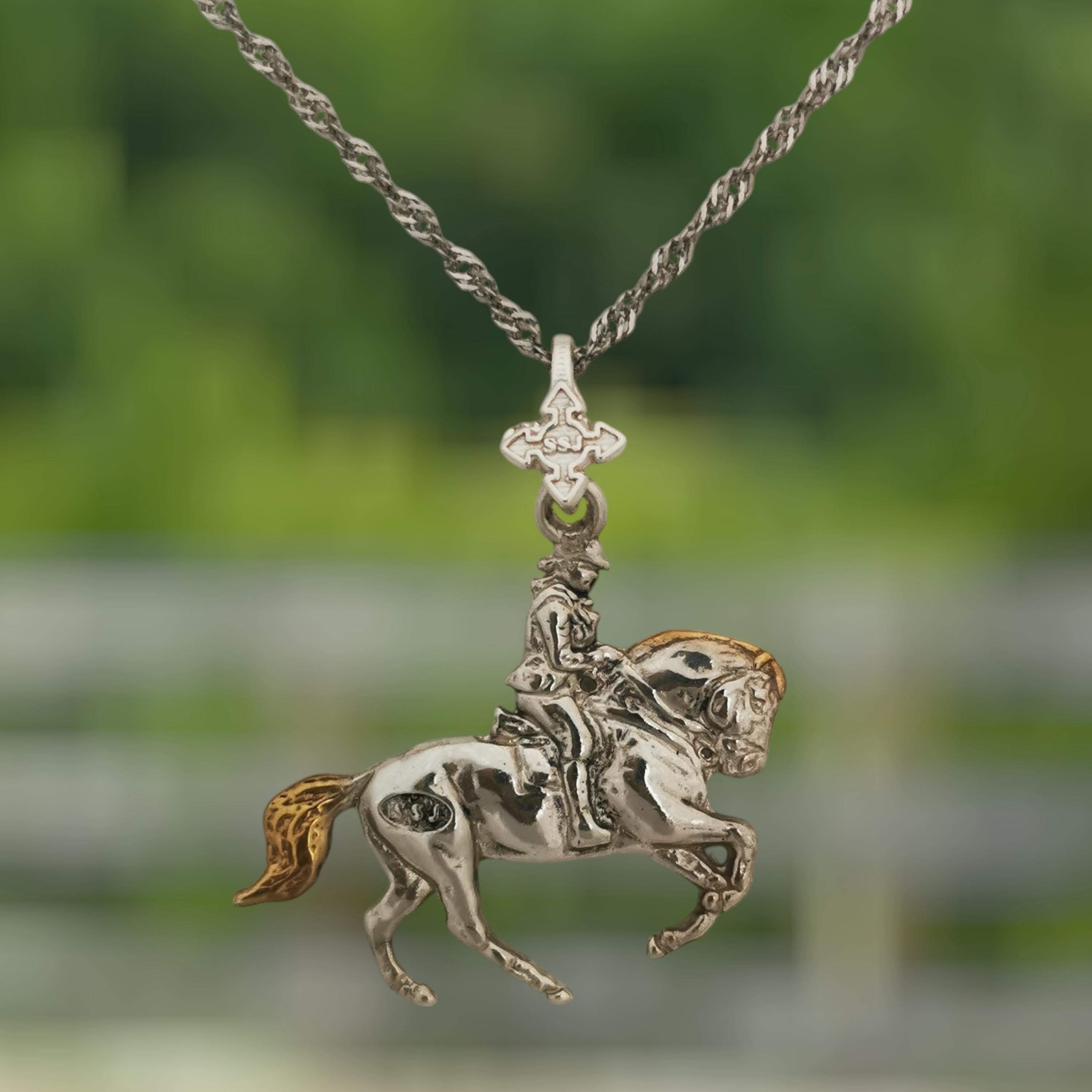 Dressage Jewelry Pendant for Men – Silver with Partial Gold Plating 925 Gift – Equestrian Accessory for Riders and Horse Sport – Necklace
