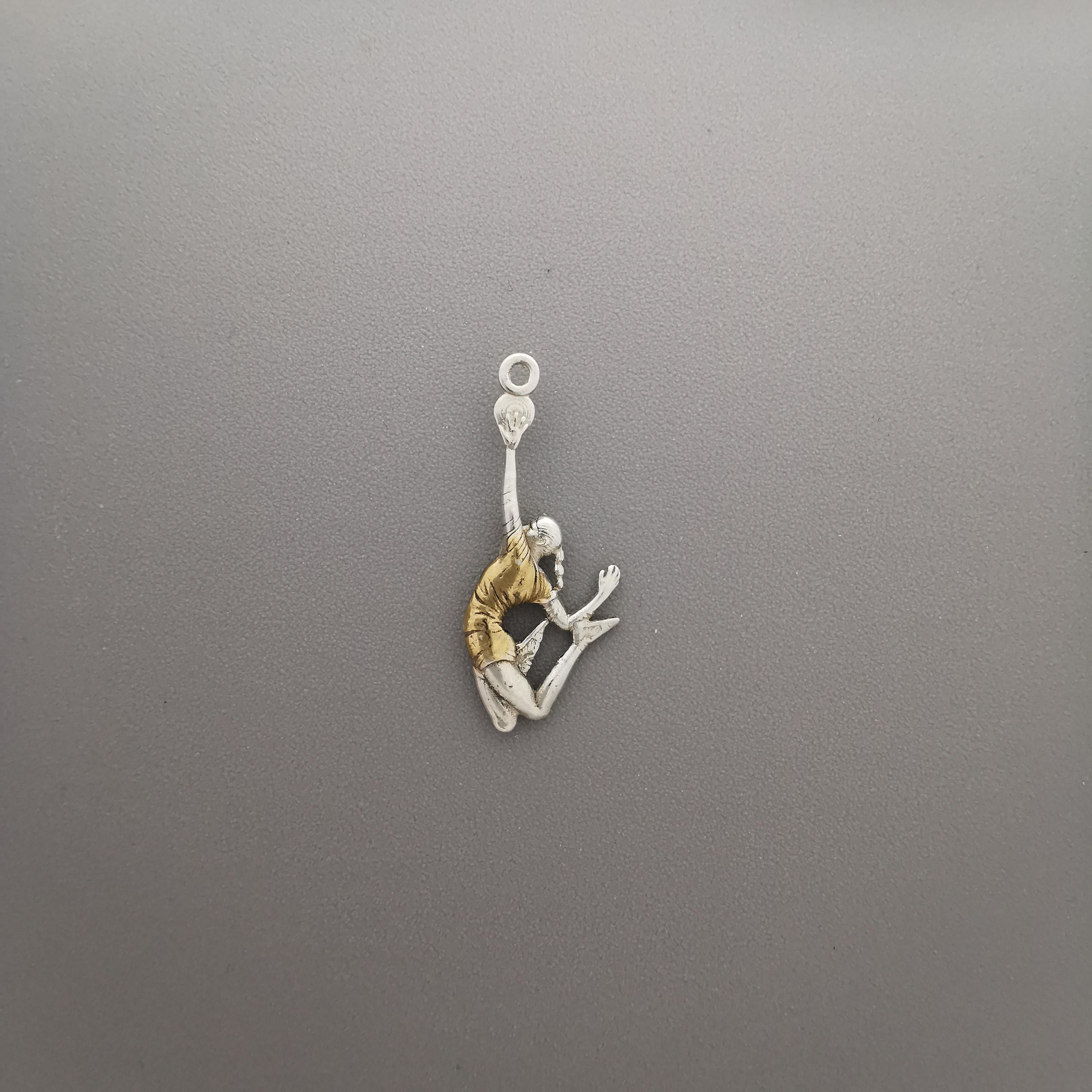 Volleyball Jewelry Pendant for Women – Silver with Gold Detail 925 Gift – Elegant Sports Accessory for Girls and Players – Necklace