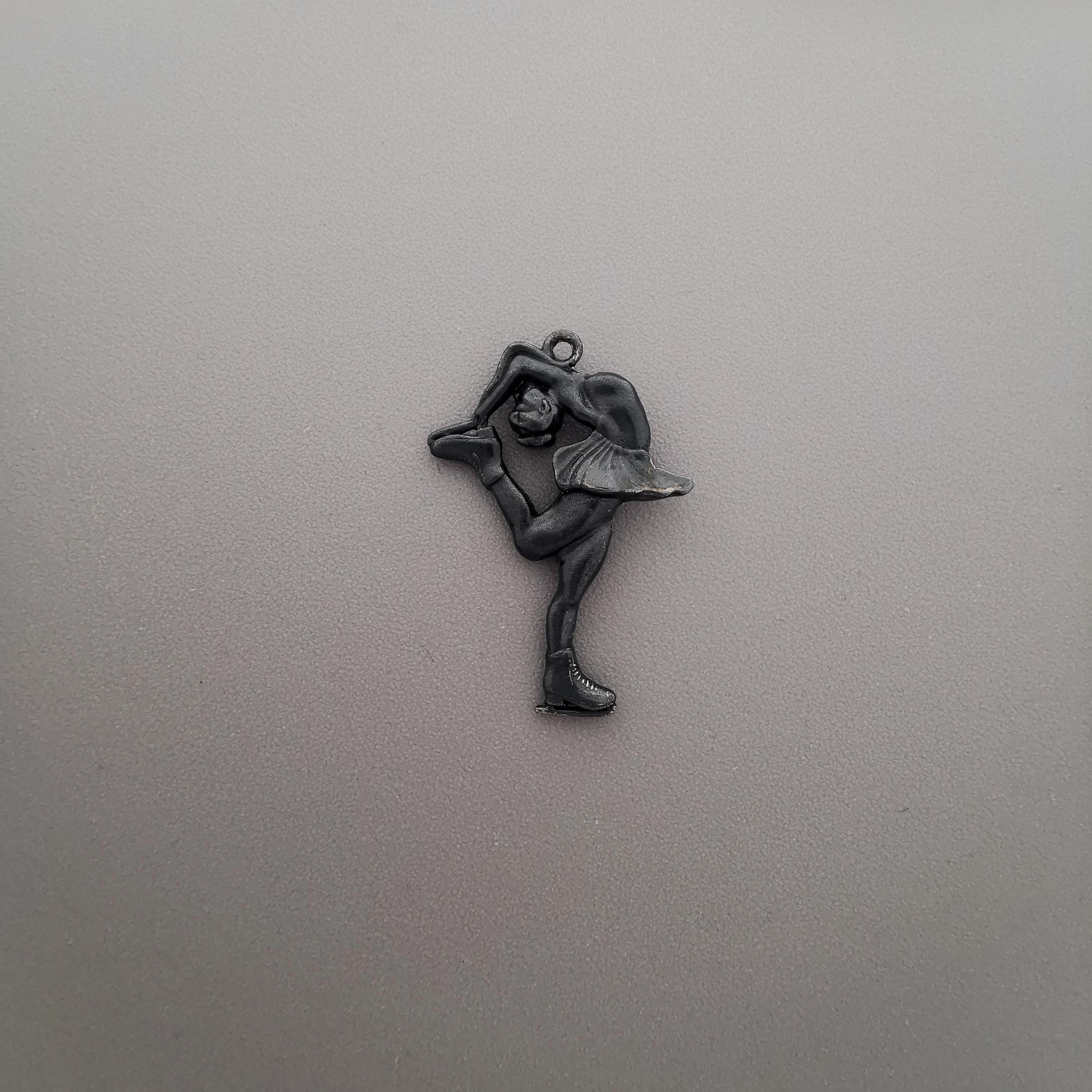 Figure Skating Jewelry Pendant for Women and Teen Girls – Oxidized Black 925 Silver Gift – Handcrafted Sports Charm for Skaters – Necklace