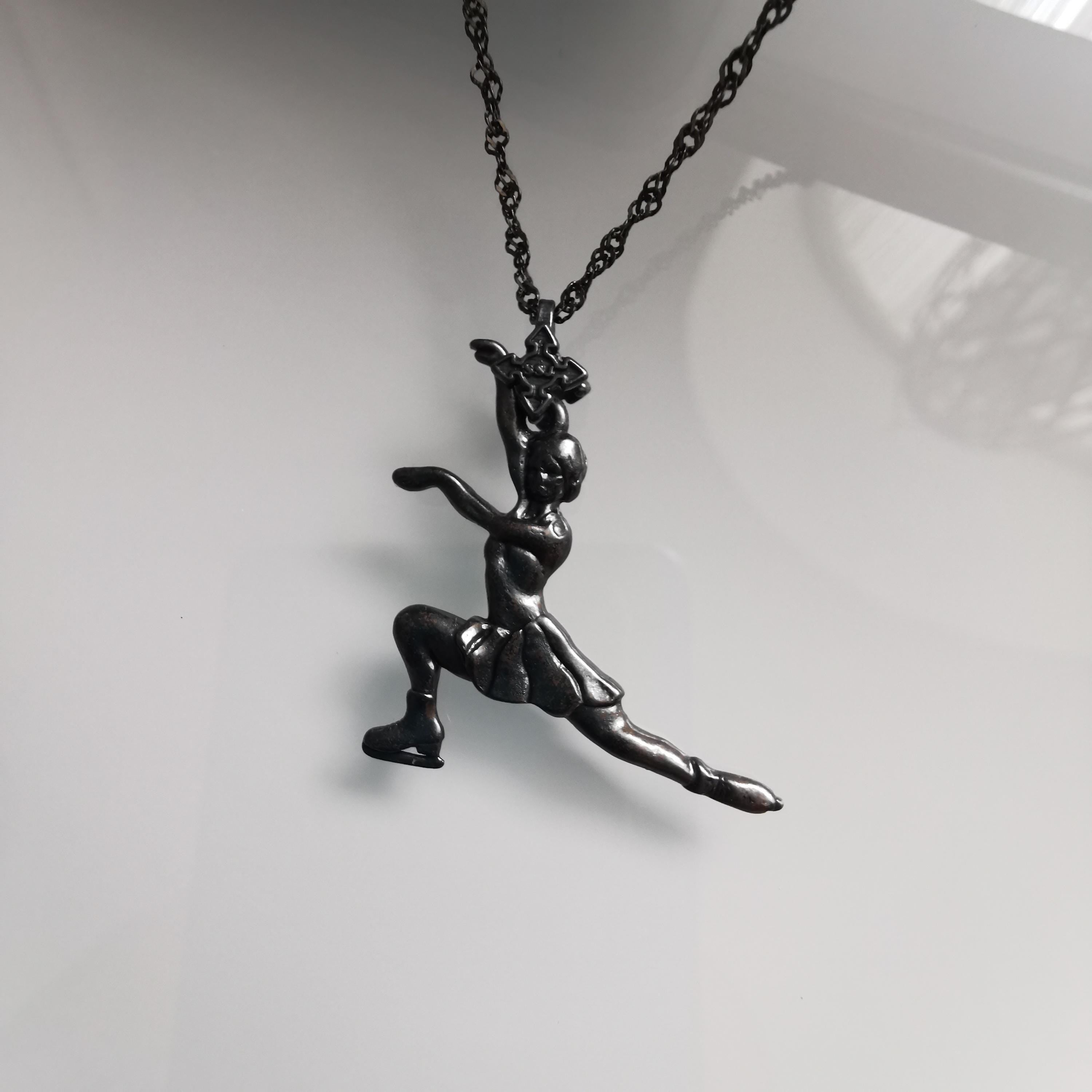 Figure Skating Pendant for Women – Oxidized Black 925 Silver Jewelry Gift – Handcrafted Sports Charm for Skaters & Fans – Necklace