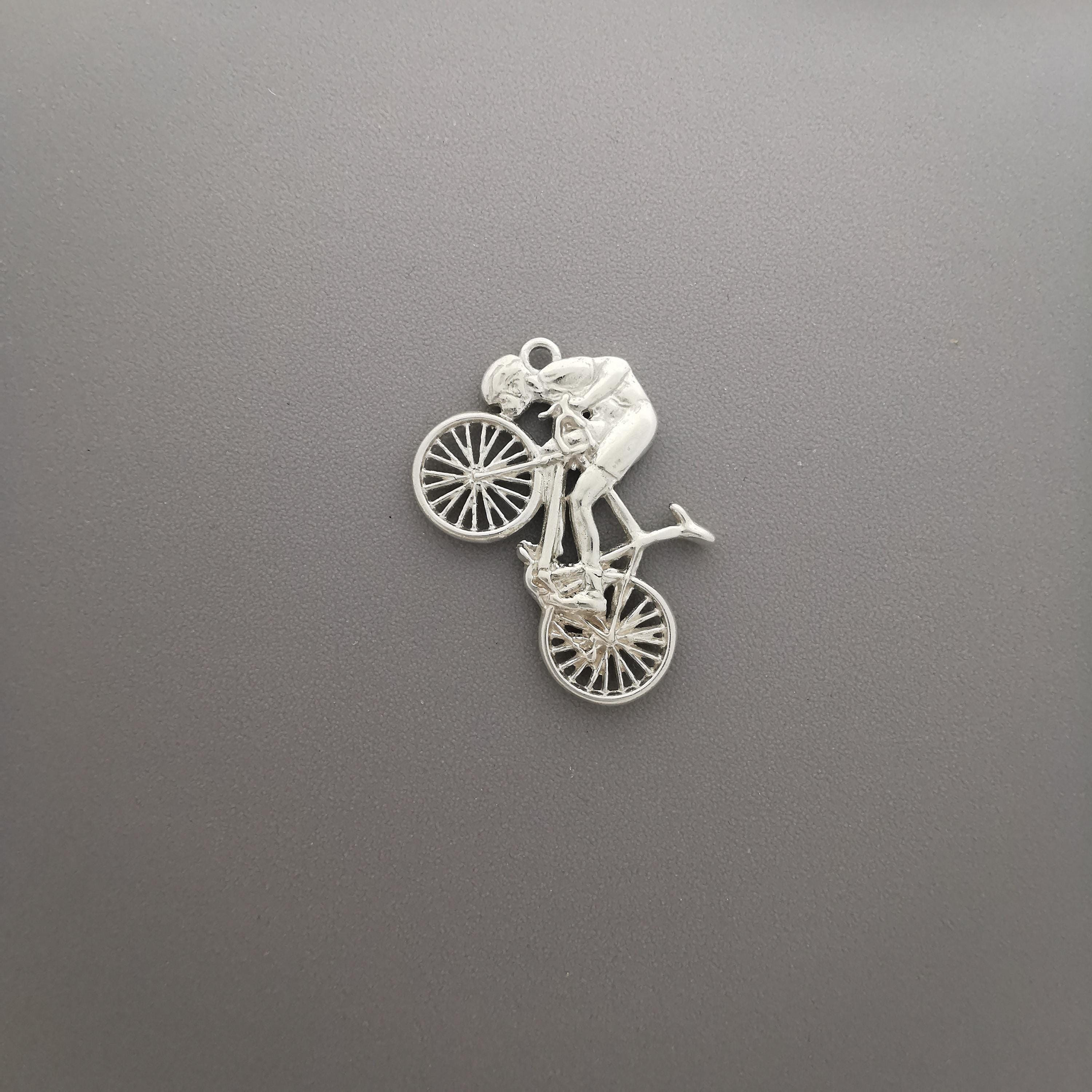 Cycling Jewelry Pendant for Men – Classic 925 Sterling Silver Gift – Handcrafted Sports Necklace for Cyclists and Bike Riders – Necklace
