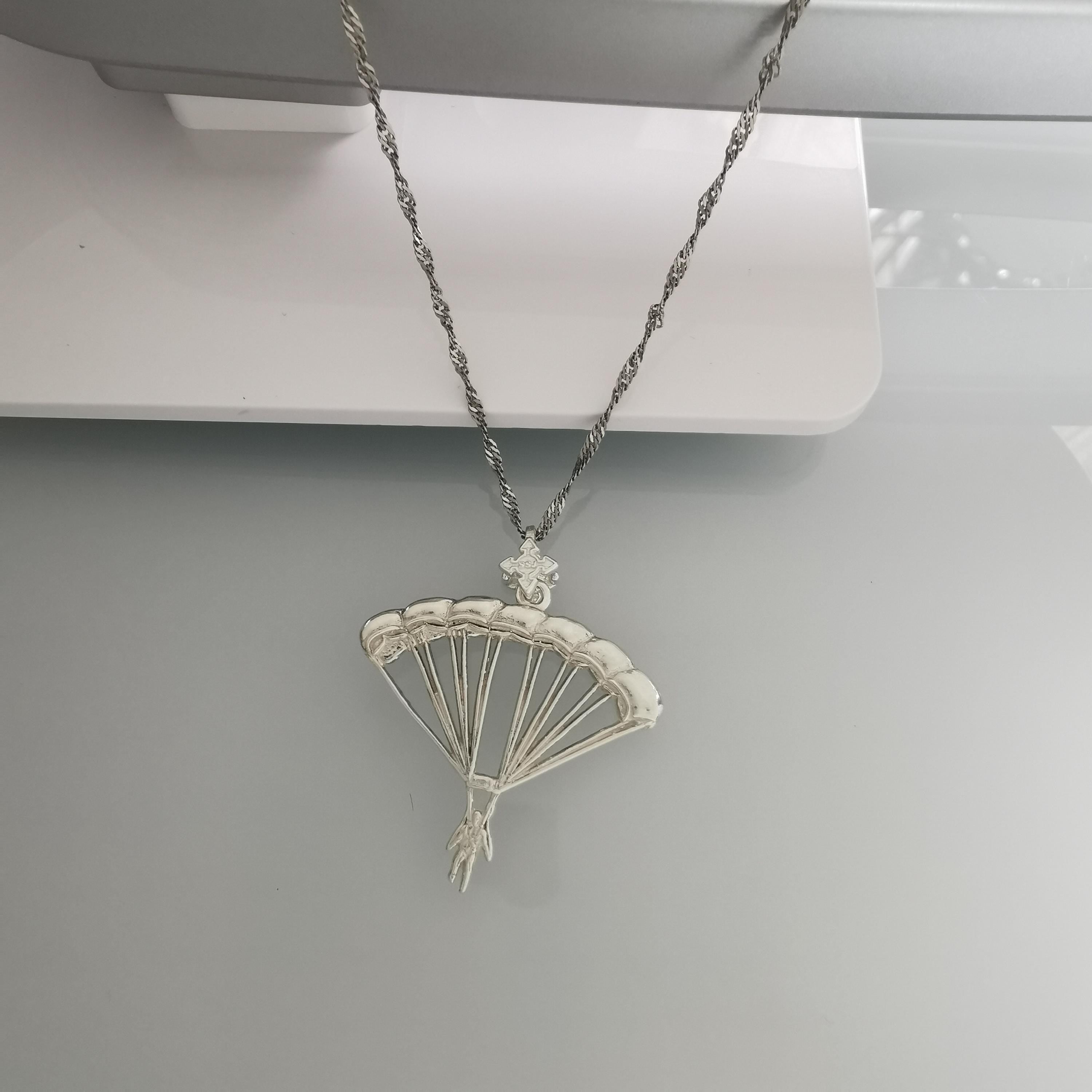 Skydiving Jewelry Pendant for Men and Women – Classic Silver 925 Gift – Handcrafted Sports Charm for Extreme Movement – Necklace