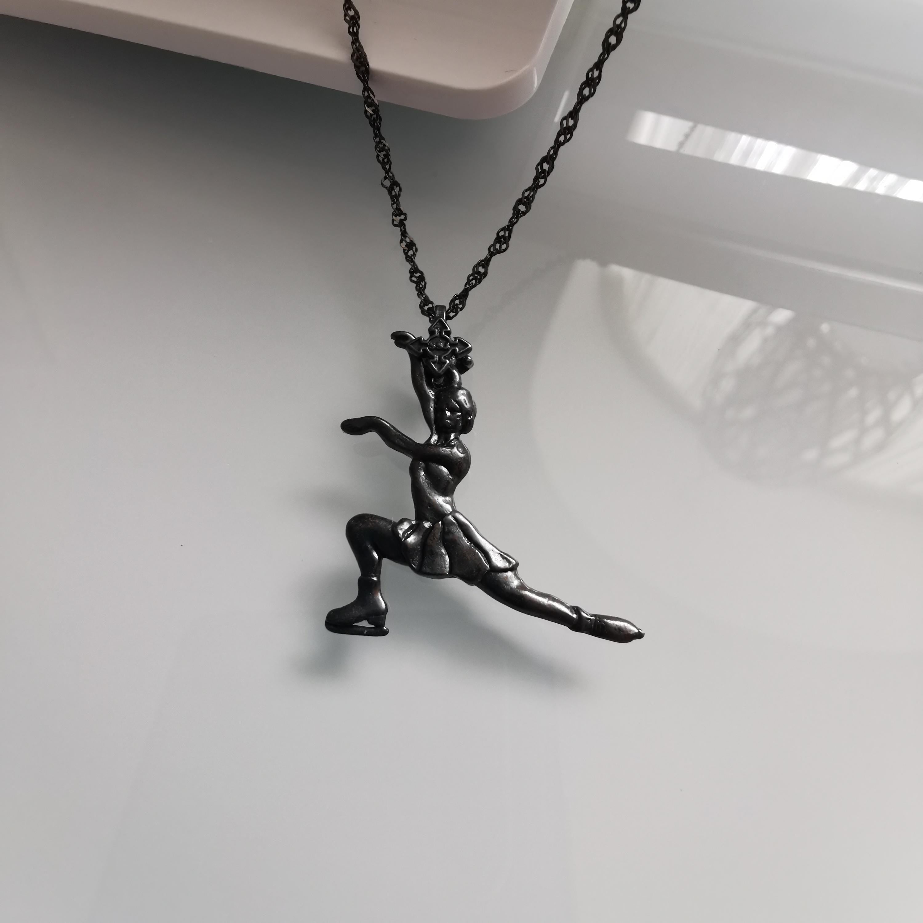 Figure Skating Pendant for Women – Oxidized Black 925 Silver Jewelry Gift – Handcrafted Sports Charm for Skaters & Fans – Necklace