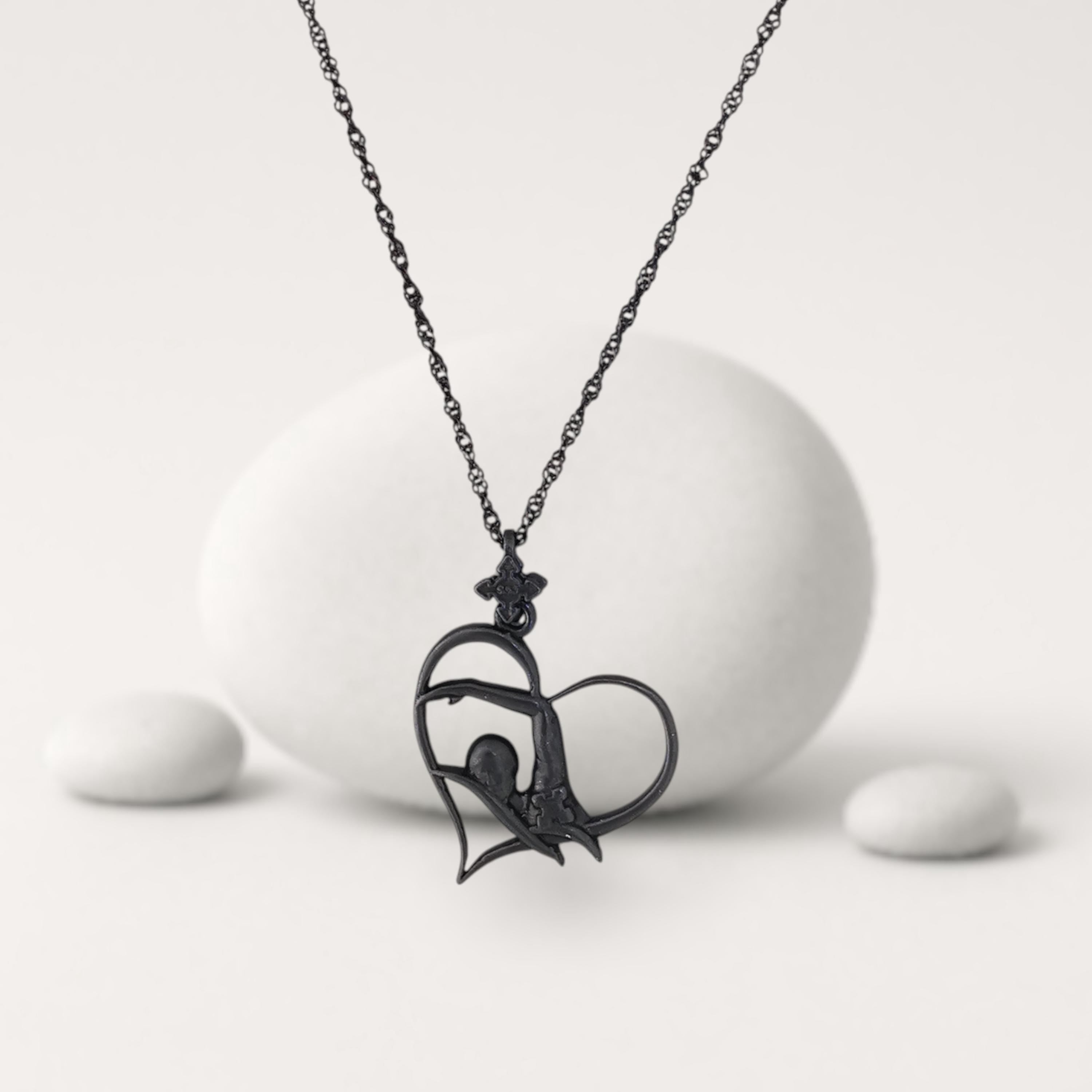 Swimmer Heart Jewelry Pendant for Women – Black 925 Silver Gift – Handcrafted Sports Accessory for Swimmers and Water Sport Fans – Necklace