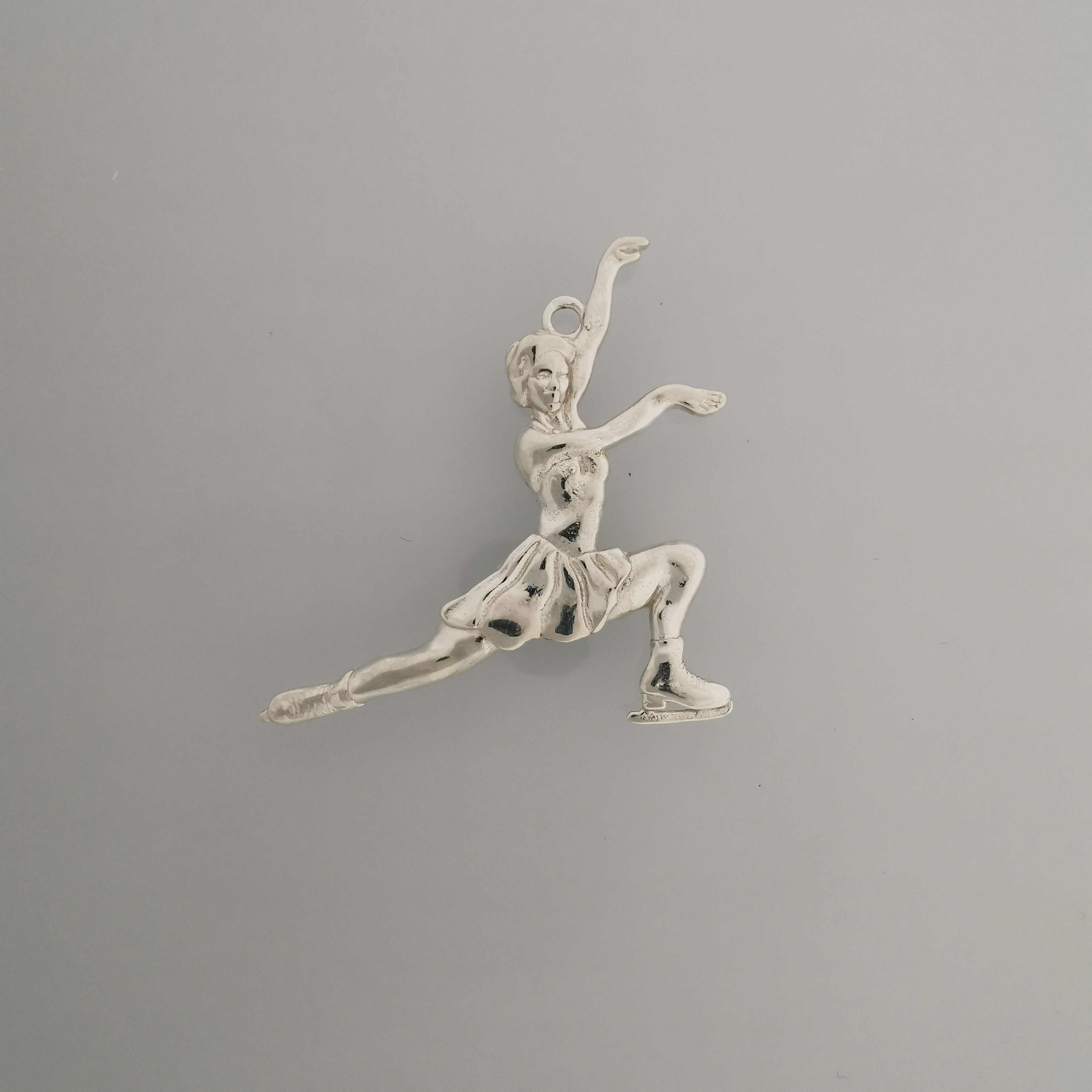 Figure Skating Pendant for Women – Gold-Plated 925 Silver Jewelry Gift – Sports Charm for Skaters & Fans – Necklace