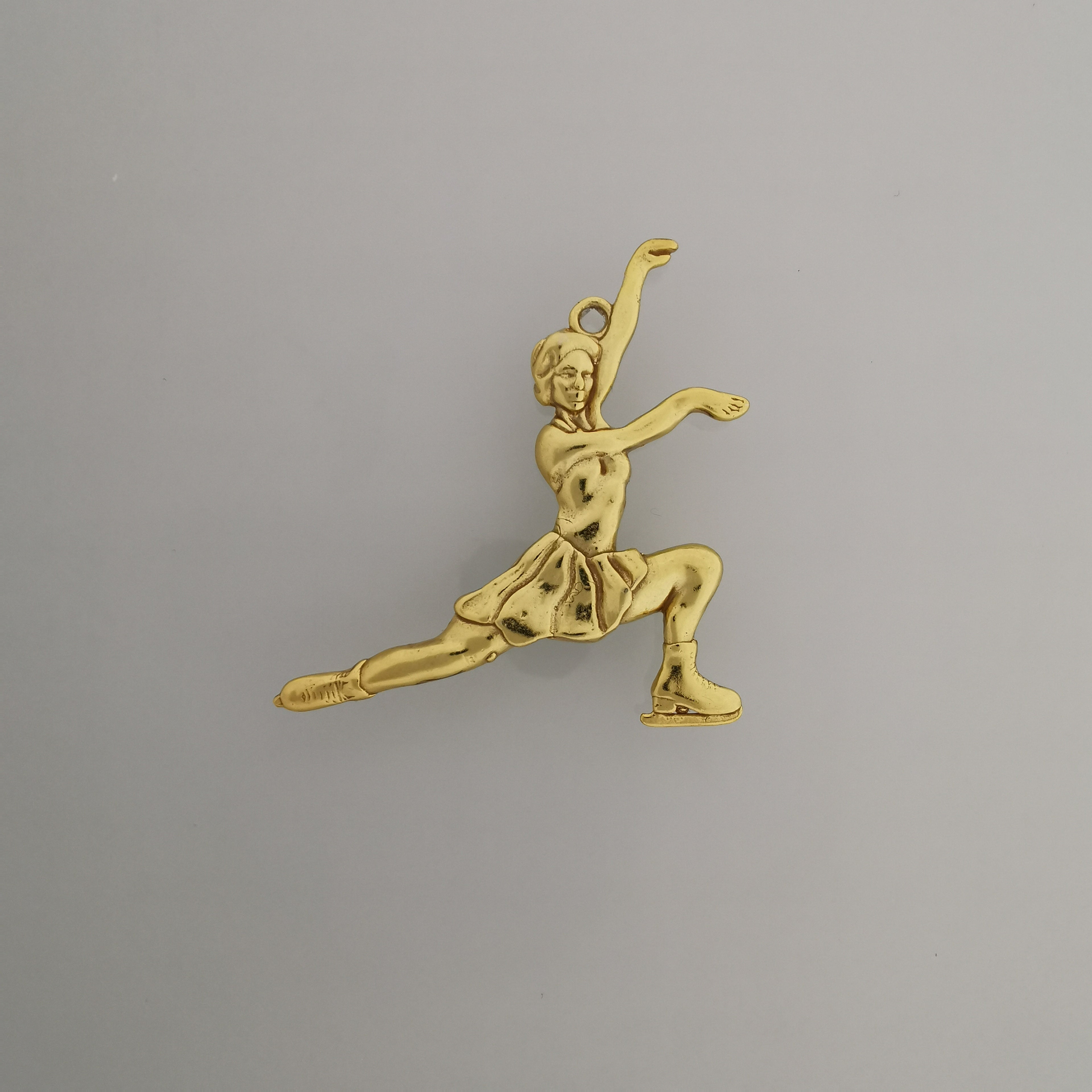 Figure Skating Pendant for Women – Gold-Plated 925 Silver Jewelry Gift – Sports Charm for Skaters & Fans – Necklace