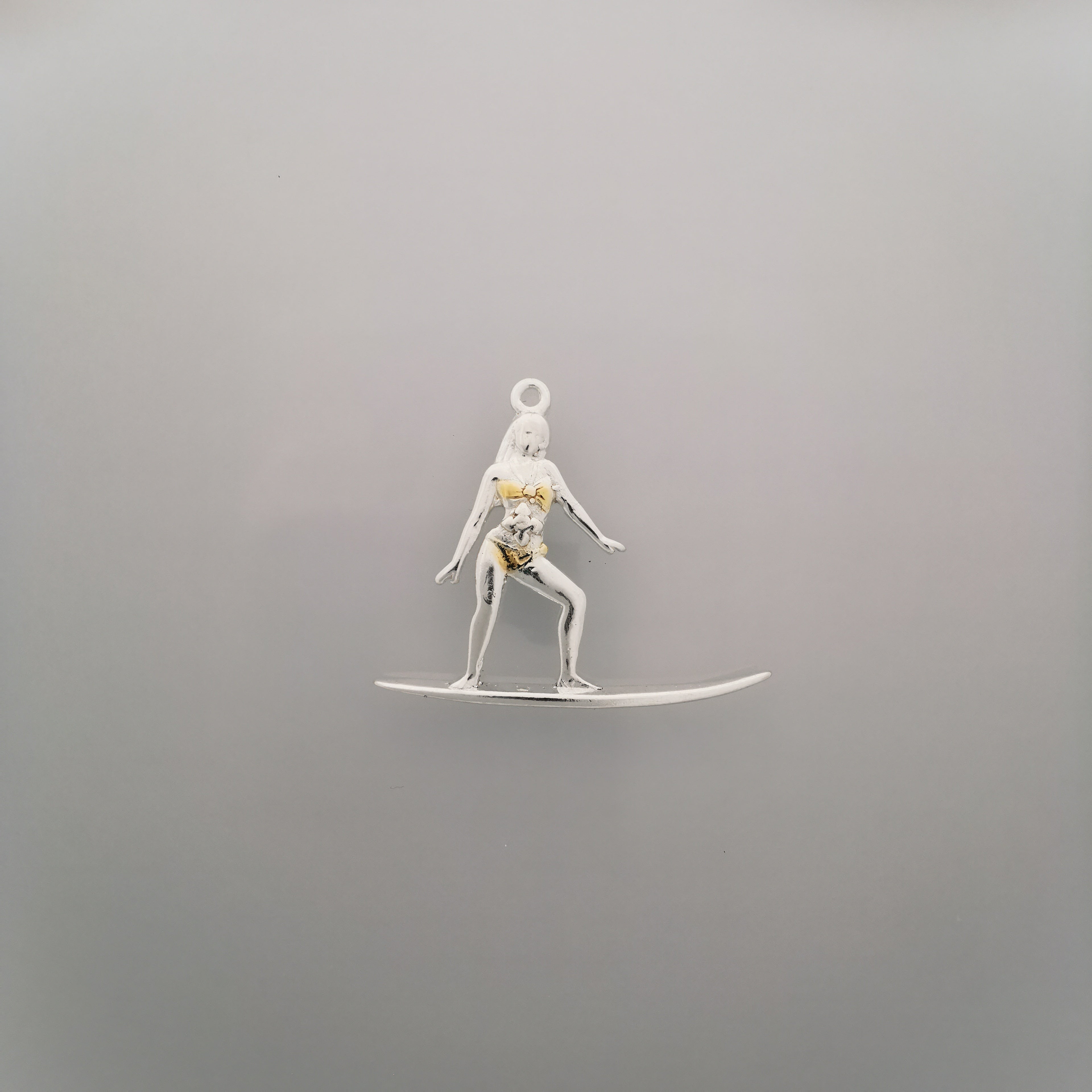 Surf Girl Pendant in Gold – 925 Silver Necklace for Women – Coastal Chic Jewelry Gift for Surfers and Beach Lovers