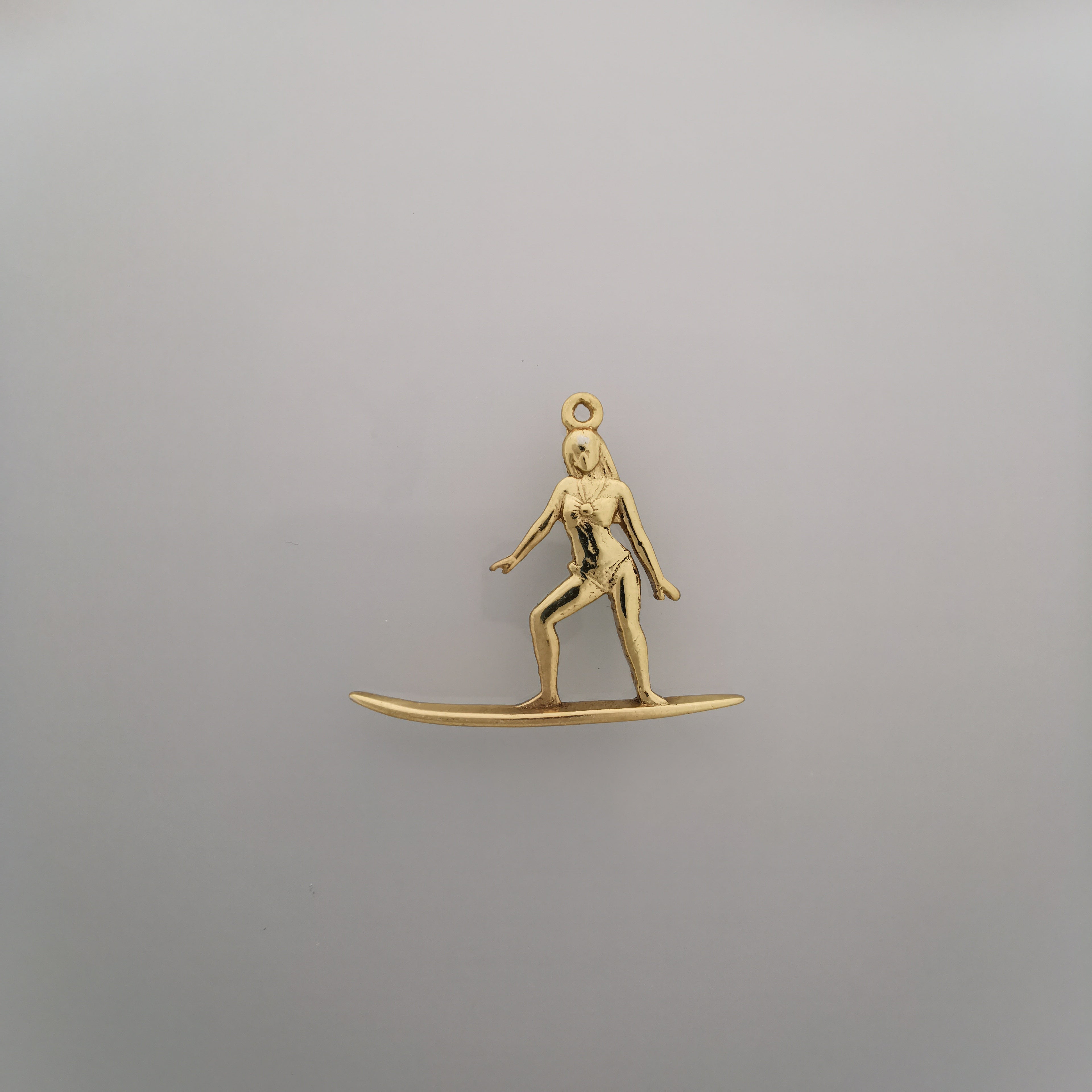 Surf Girl Pendant in Gold – 925 Silver Necklace for Women – Coastal Chic Jewelry Gift for Surfers and Beach Lovers