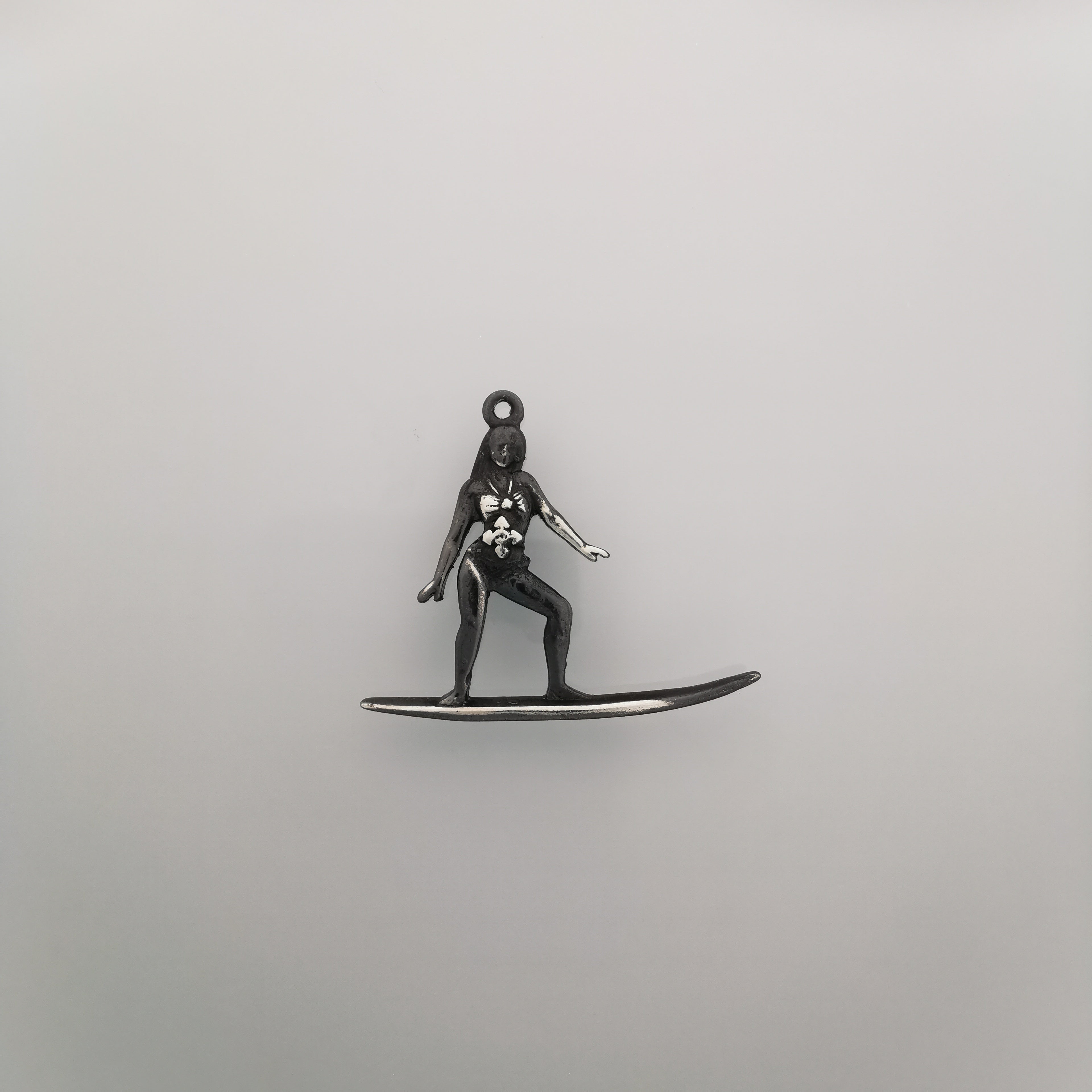 Surf Girl Pendant in Gold – 925 Silver Necklace for Women – Coastal Chic Jewelry Gift for Surfers and Beach Lovers