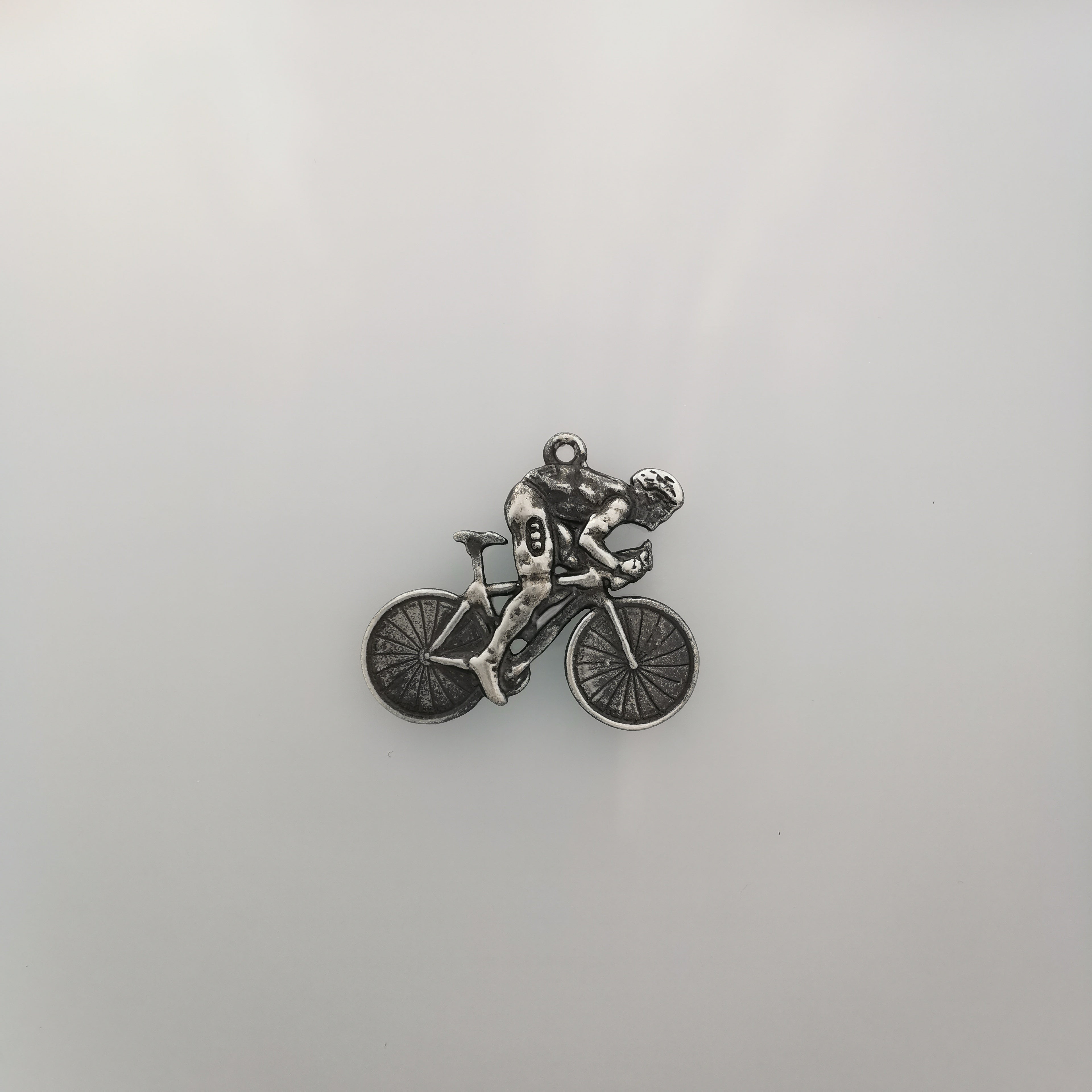 Cycling Pendant for Men – Two-Tone 925 Silver Necklace with Gold Detail – Bold Sports Jewelry Gift for Cyclists and Fitness Enthusiasts