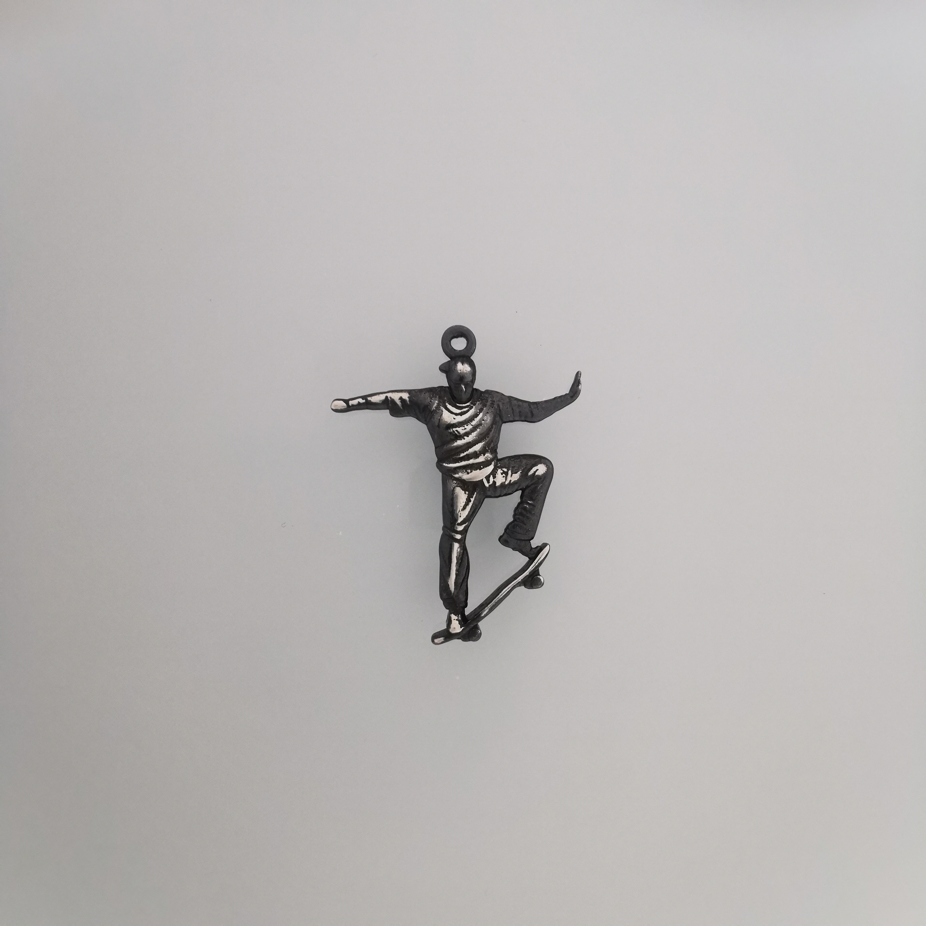 Skateboard Pendant for Men 925 Silver Jewelry Gold Detail Handcrafted Urban Style Gift for Skaters, Athletes & Street Culture Fans Necklace