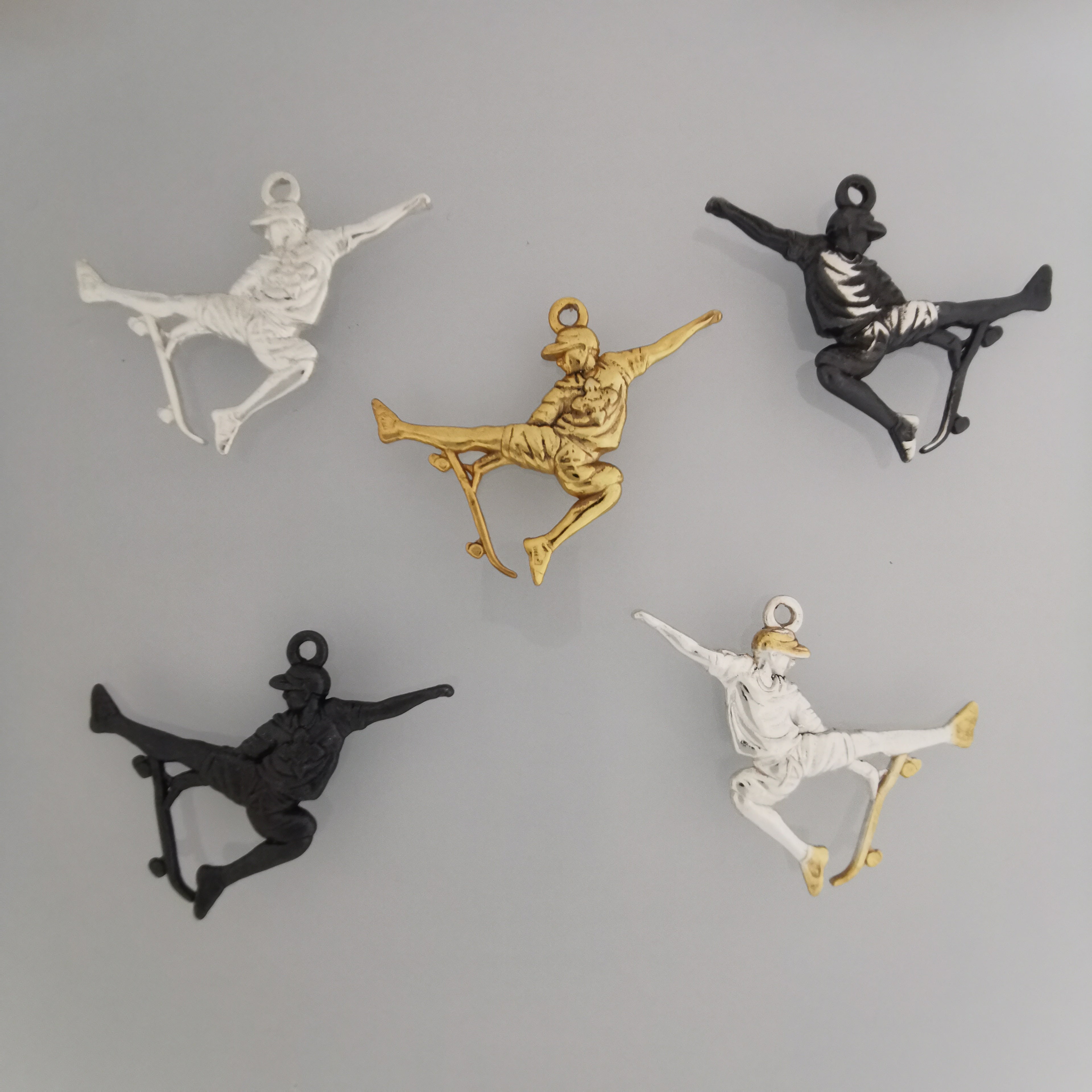 Skateboarding Jewelry Pendant for Men and Teen Boys – 925 Silver with Partial Gold Plating, Handcrafted Gift Necklace for Skaters and Riders