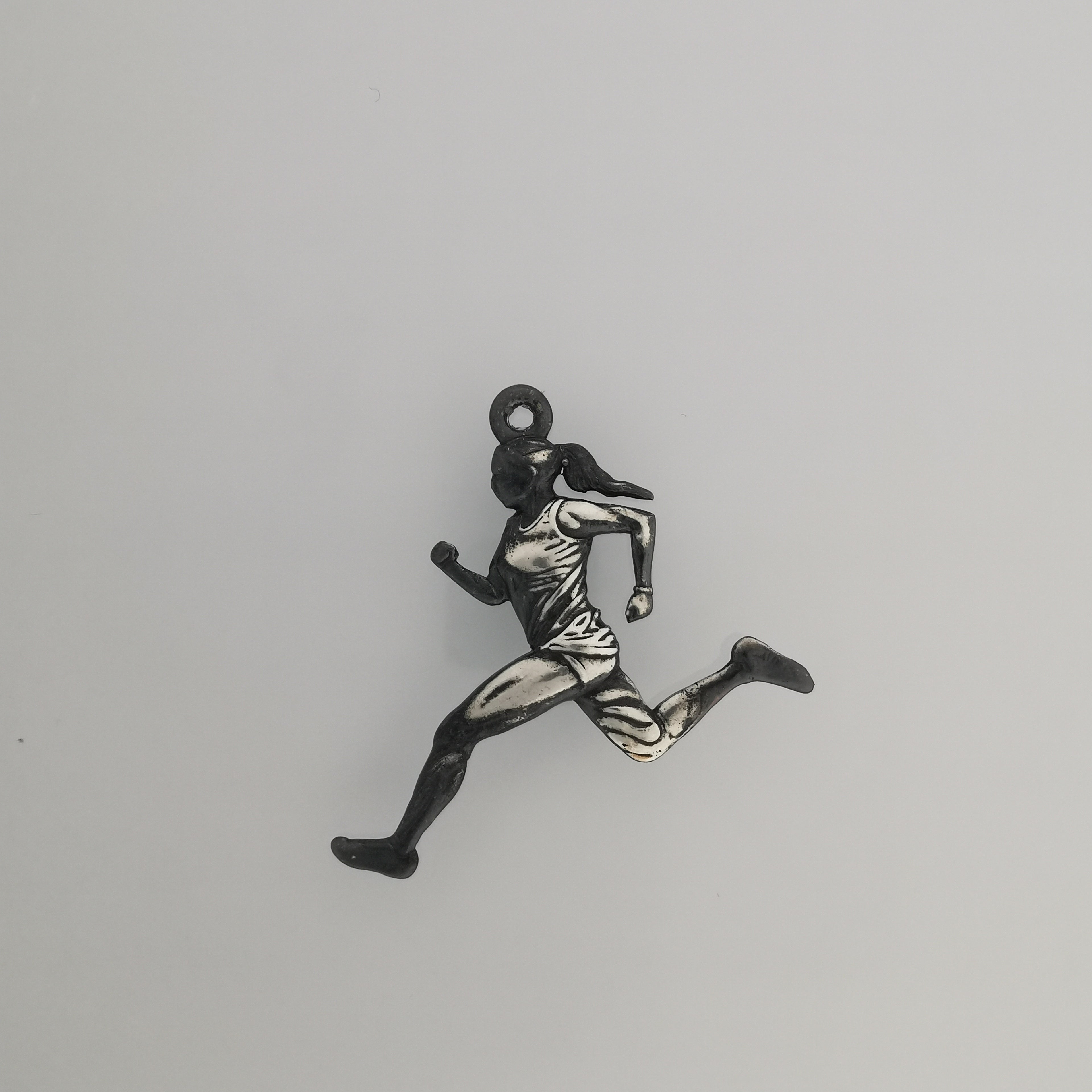 Running Woman Jewelry – Gold-Plated 925 Silver Pendant – Elegant Sports Necklace Gift for Active Women and Runners