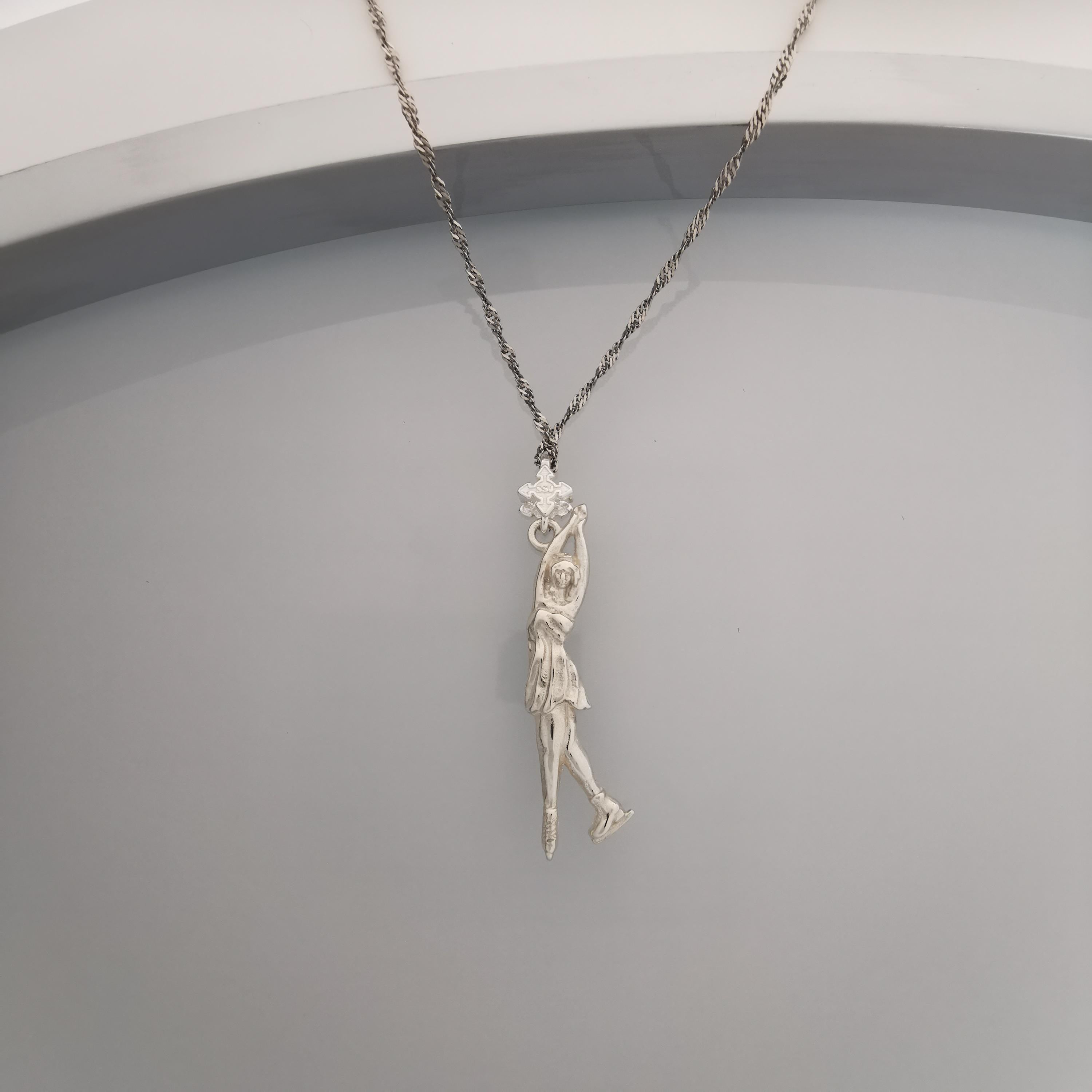 Figure Skating Jewelry Pendant for Women – Classic Silver 925 Gift – Handcrafted Sports Charm for Skaters & Girls – Necklace