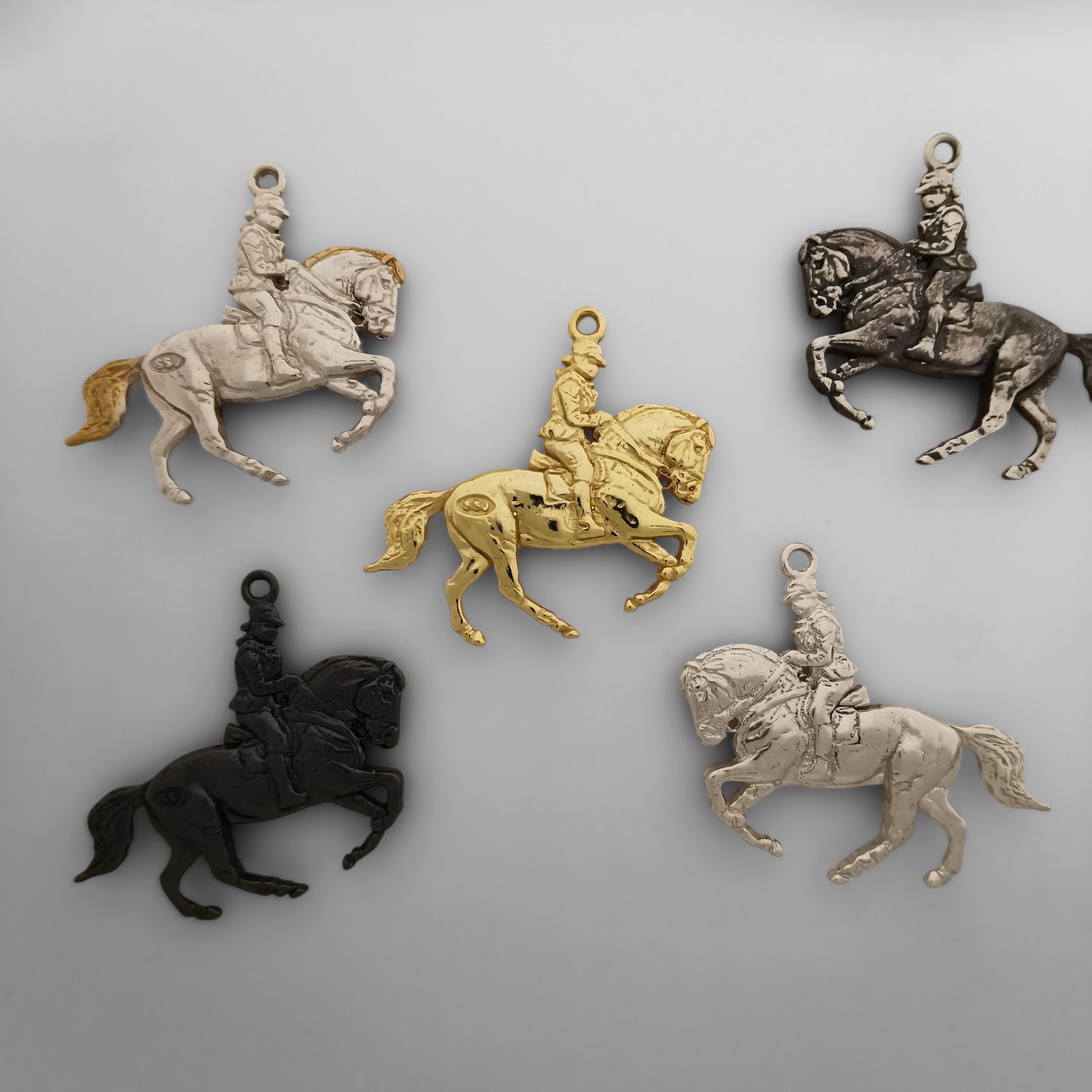 Dressage Jewelry Pendant for Men – Silver with Partial Gold Plating 925 Gift – Equestrian Accessory for Riders and Horse Sport – Necklace