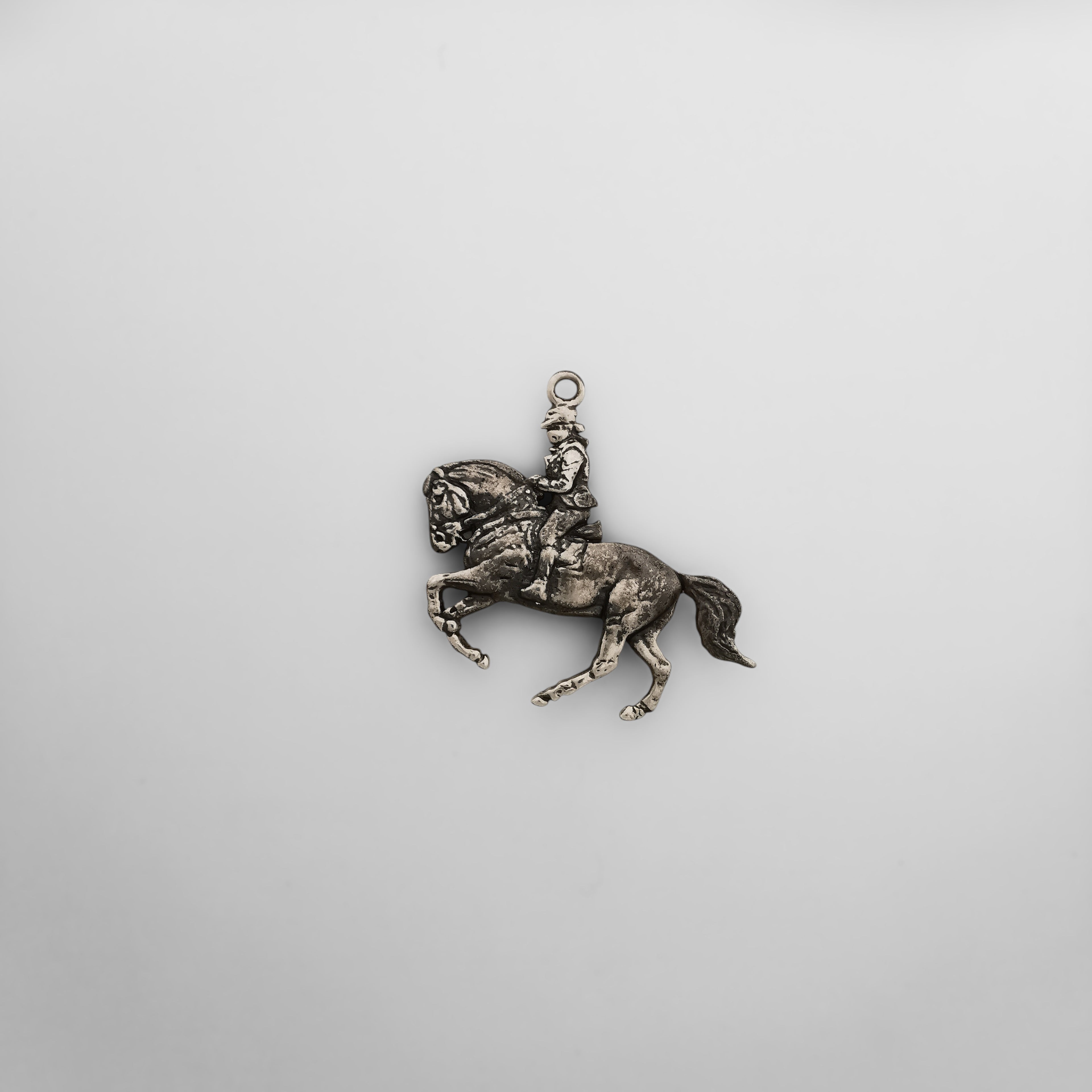 Dressage Jewelry Pendant for Men – Silver with Partial Gold Plating 925 Gift – Equestrian Accessory for Riders and Horse Sport – Necklace