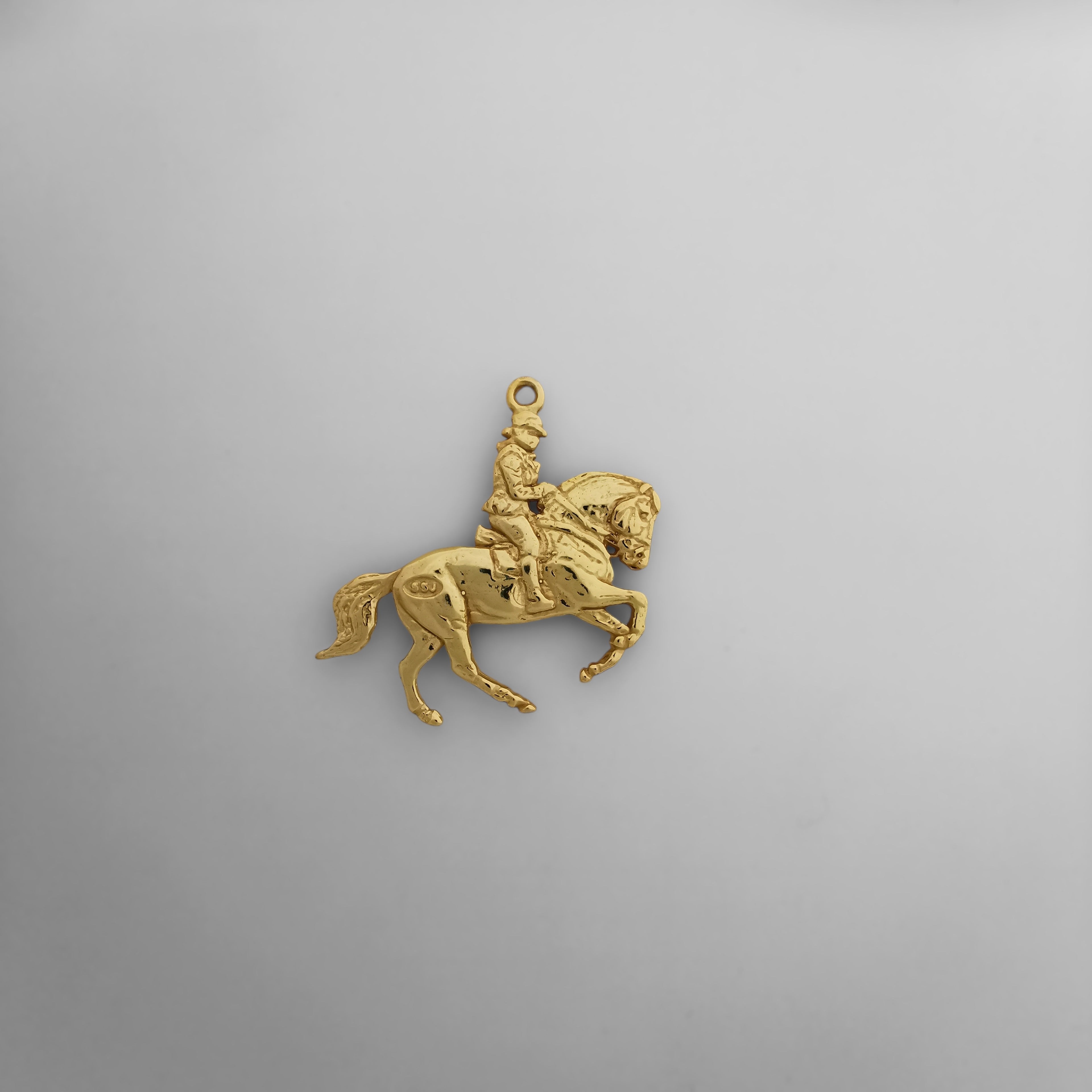Dressage Jewelry Pendant for Men – Silver with Partial Gold Plating 925 Gift – Equestrian Accessory for Riders and Horse Sport – Necklace