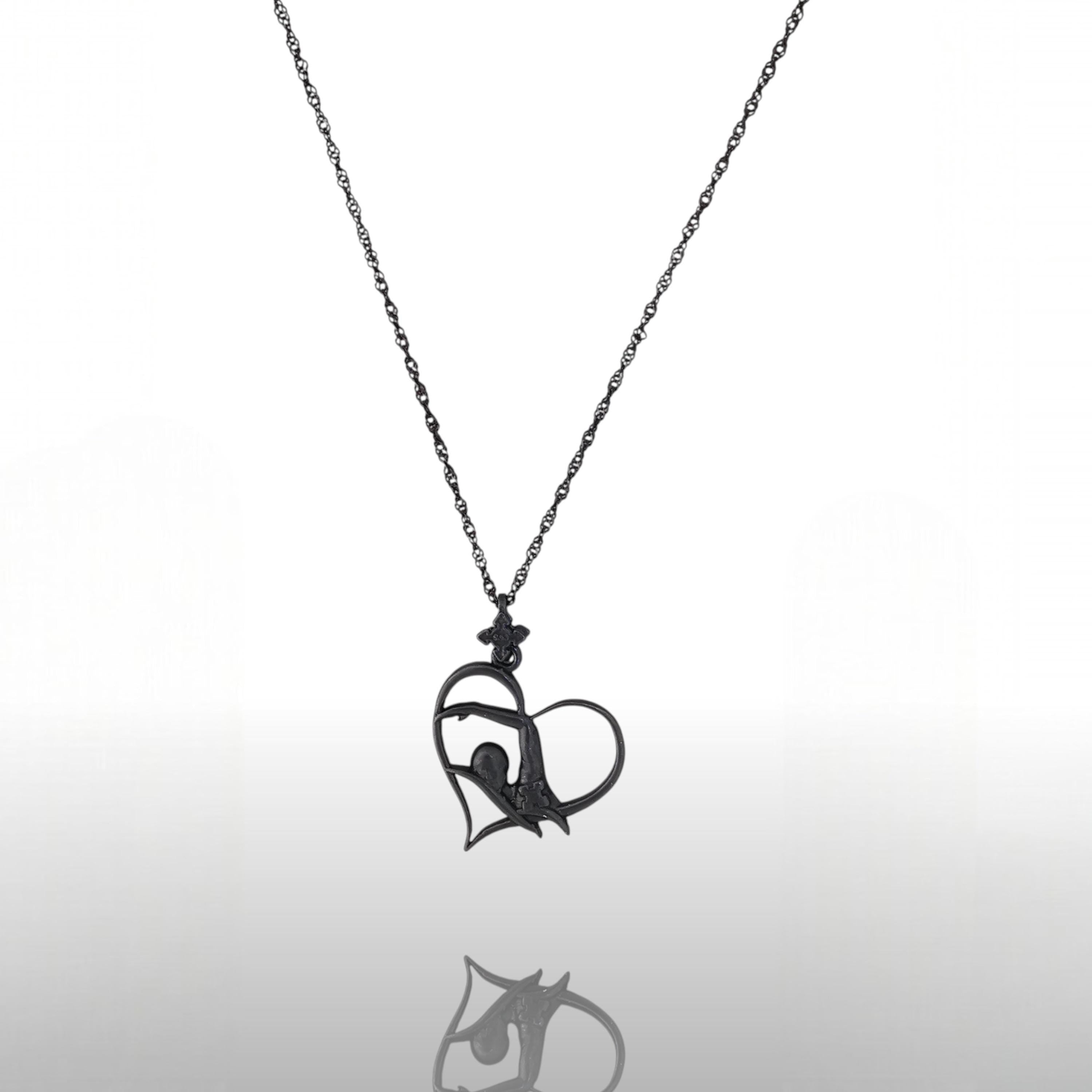Swimmer Heart Jewelry Pendant for Women – Black 925 Silver Gift – Handcrafted Sports Accessory for Swimmers and Water Sport Fans – Necklace