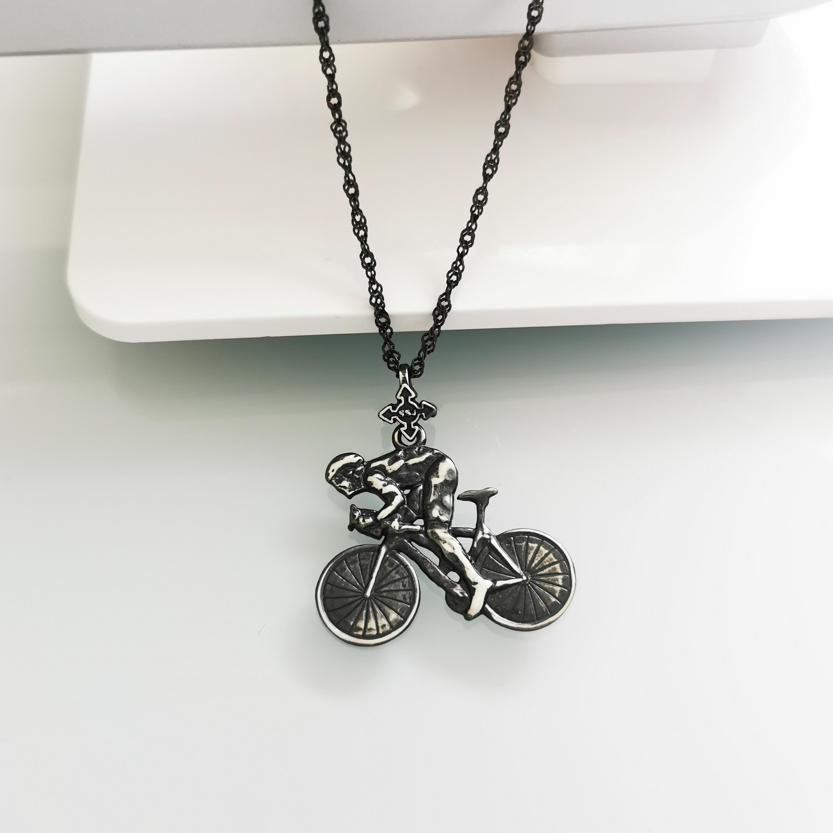 Cycling Pendant for Men – Vintage Style 925 Silver Necklace – Classic Sports Jewelry Gift for Cyclists, Riders, or Fitness Fans
