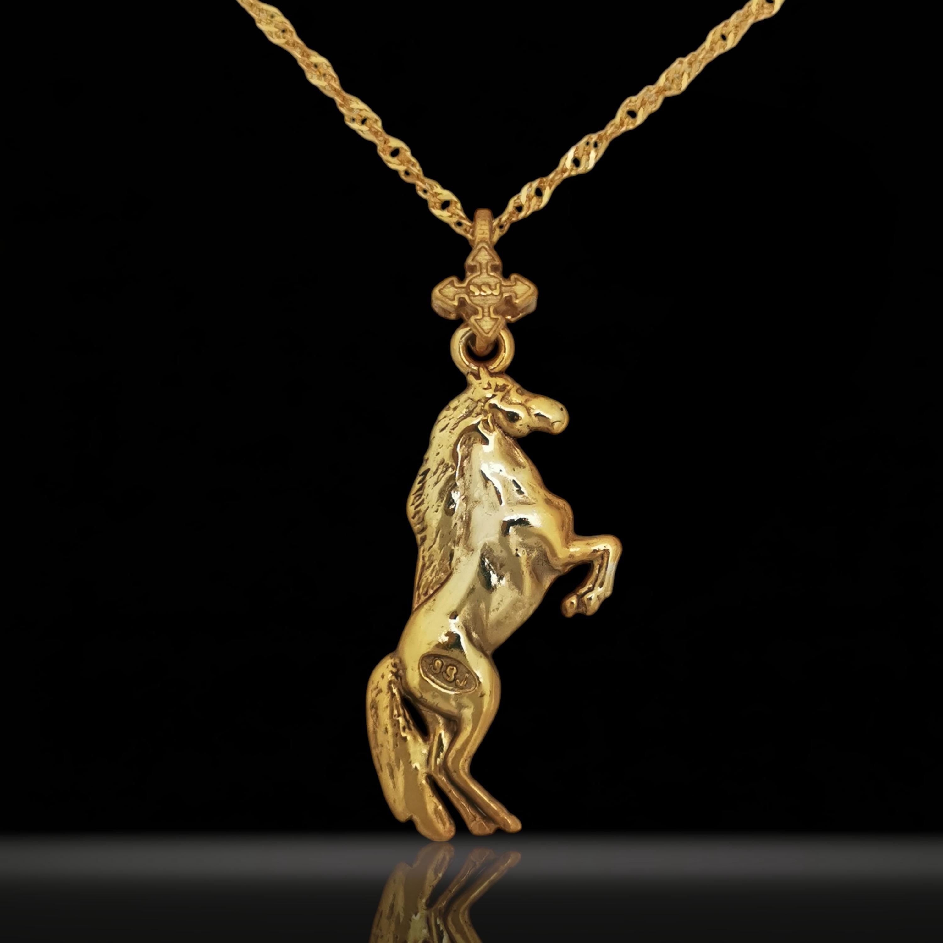 Equestrian Jewelry Pendant for Women – Gold-Plated 925 Silver Gift – Elegant Sports Accessory for Horse Riders – Necklace