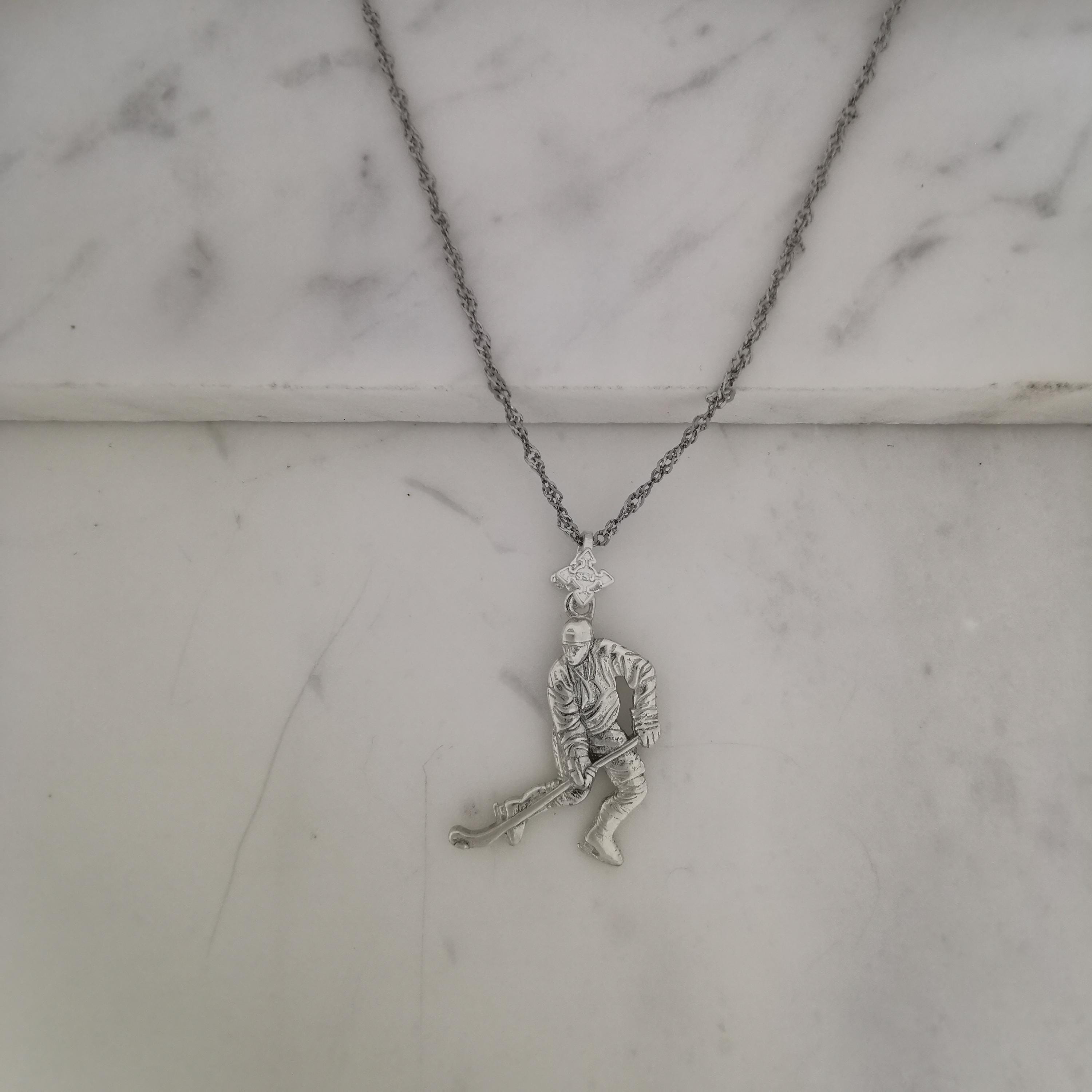 Ice Hockey Jewelry Pendant for Men – Classic Silver 925 Gift – Handcrafted Sports Accessory for Players and Coaches – Necklace